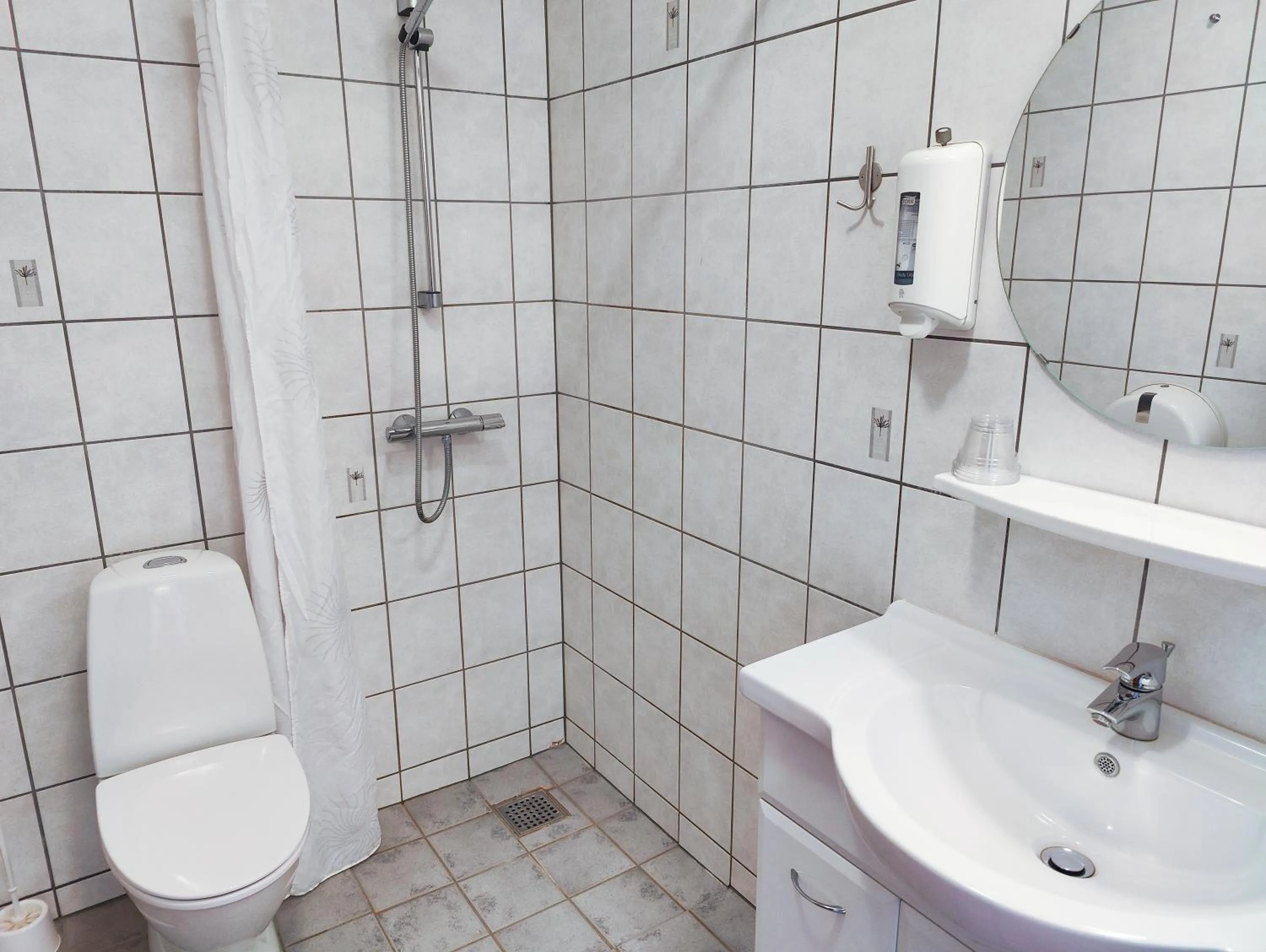 Shower in Rønnes Hotel