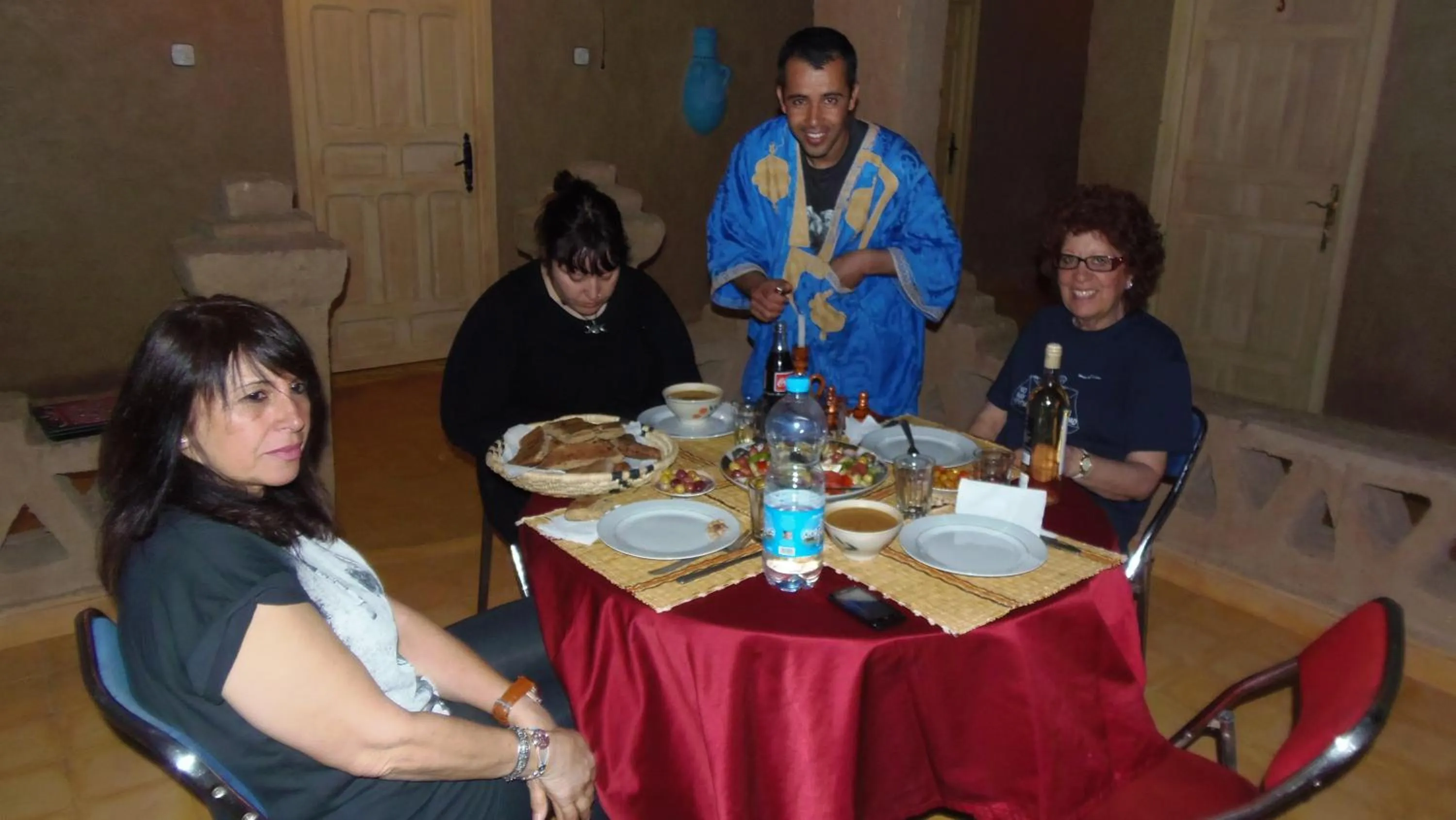 Restaurant/places to eat in Hôtel Riad Tadarte Familier