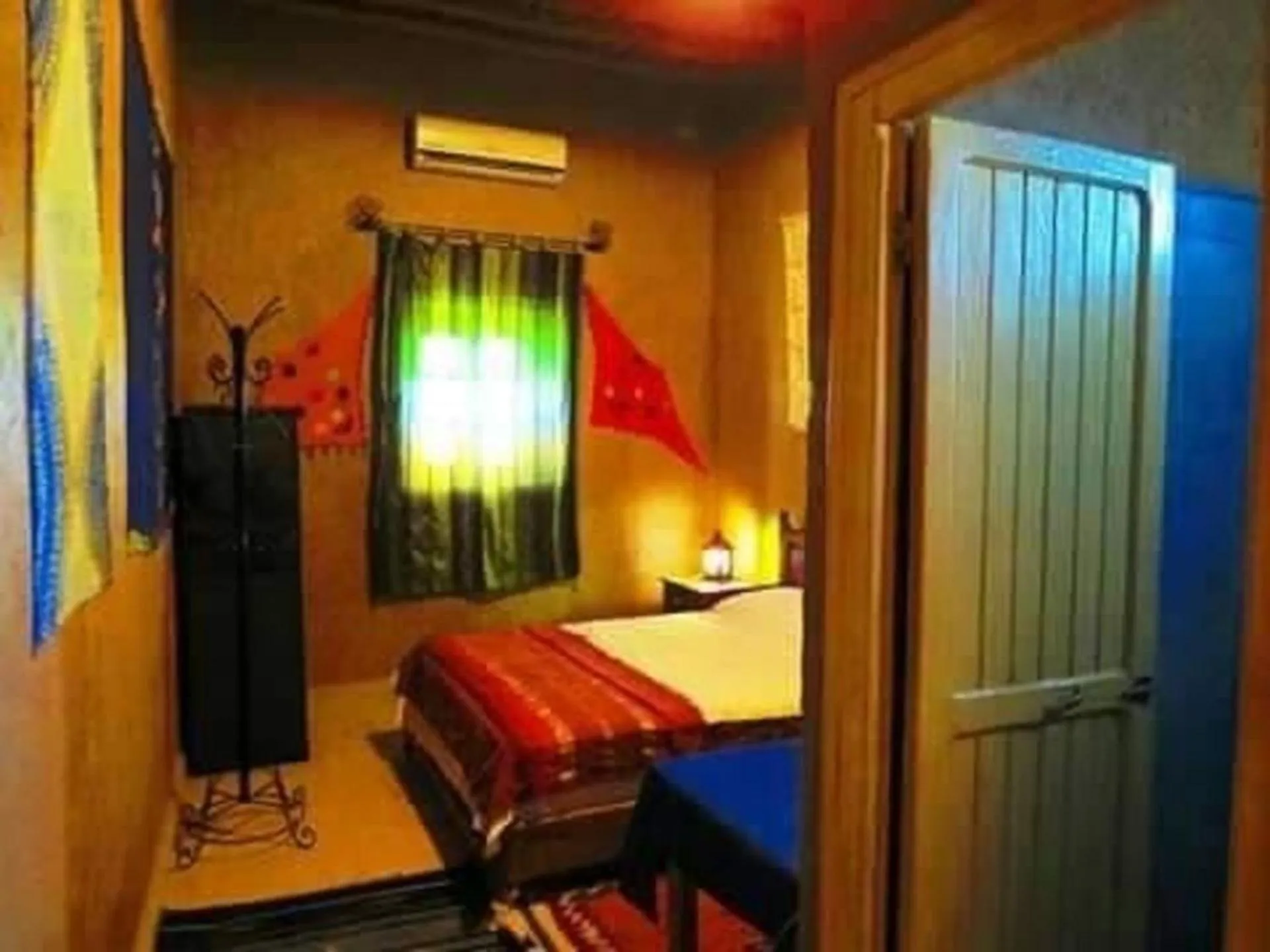 Bed in Hôtel Riad Tadarte Familier