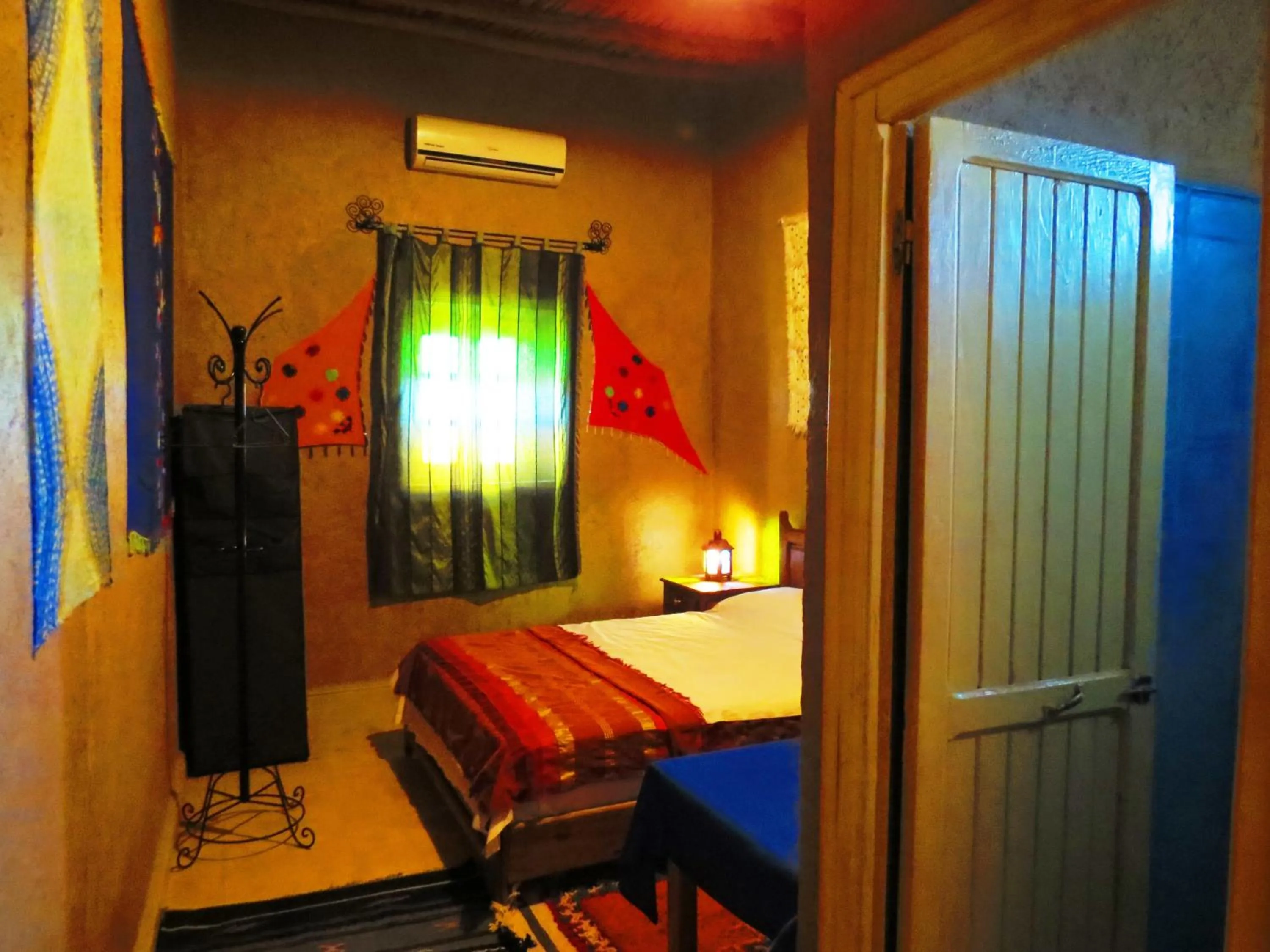 Bed in Hôtel Riad Tadarte Familier