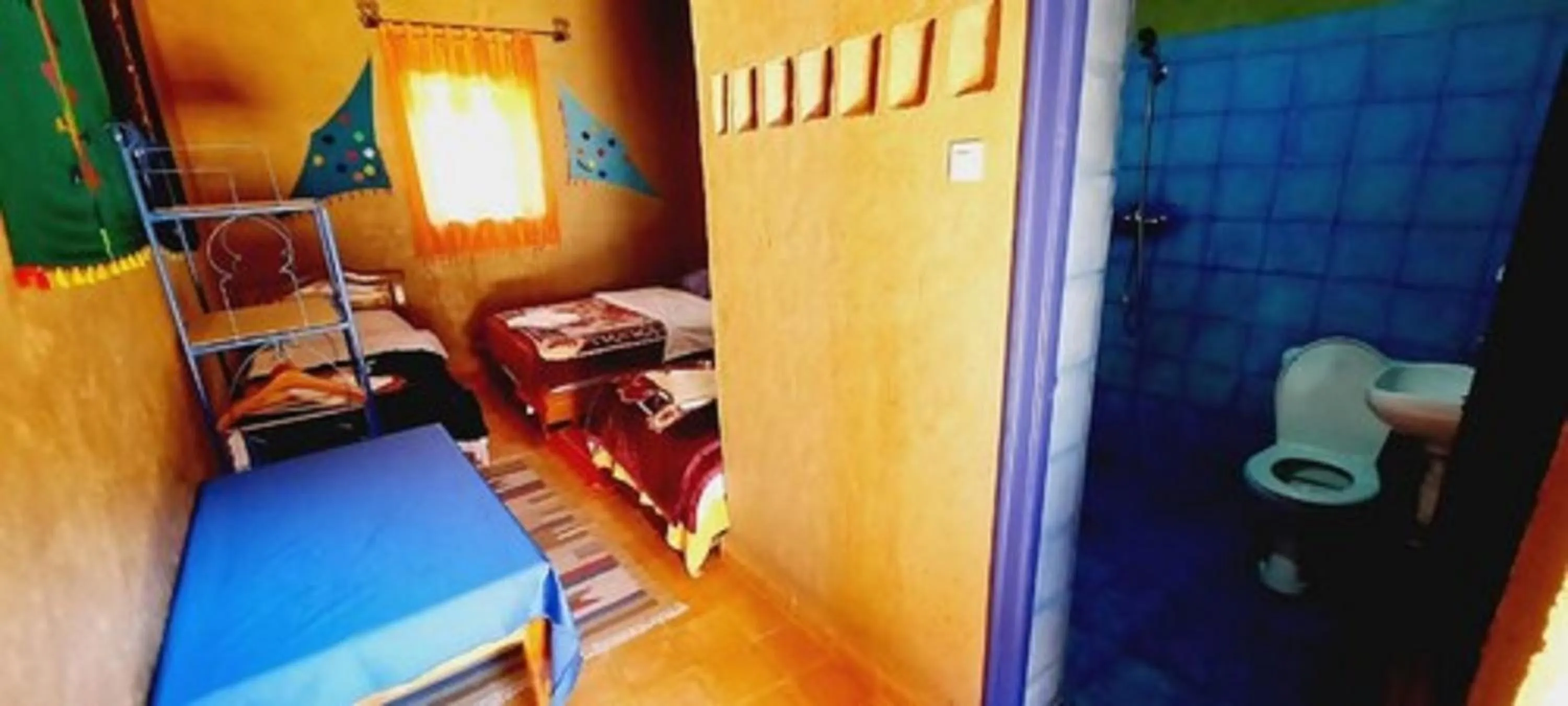 Toilet, Bed in Hôtel Riad Tadarte Familier