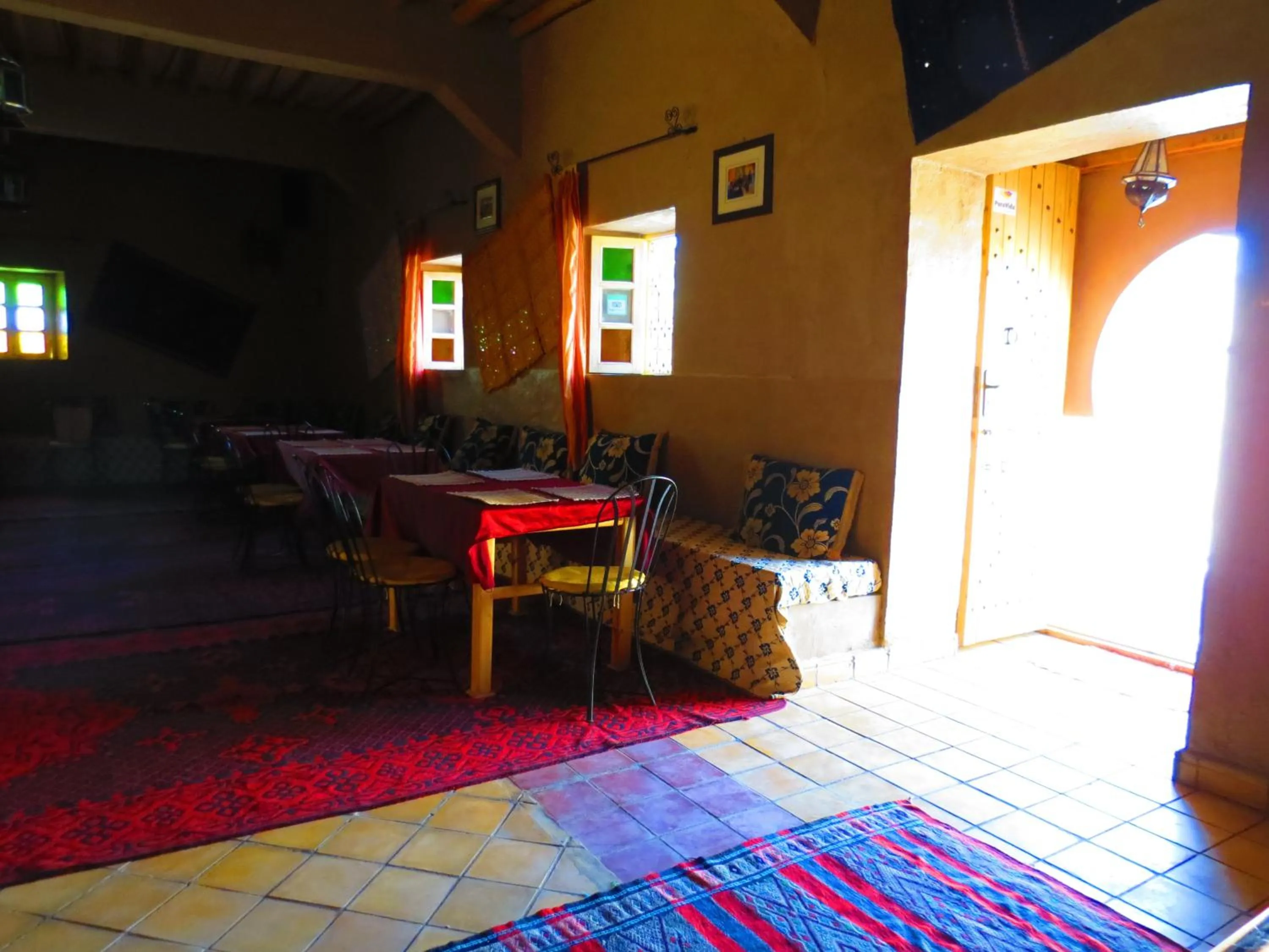 Restaurant/places to eat in Hôtel Riad Tadarte Familier