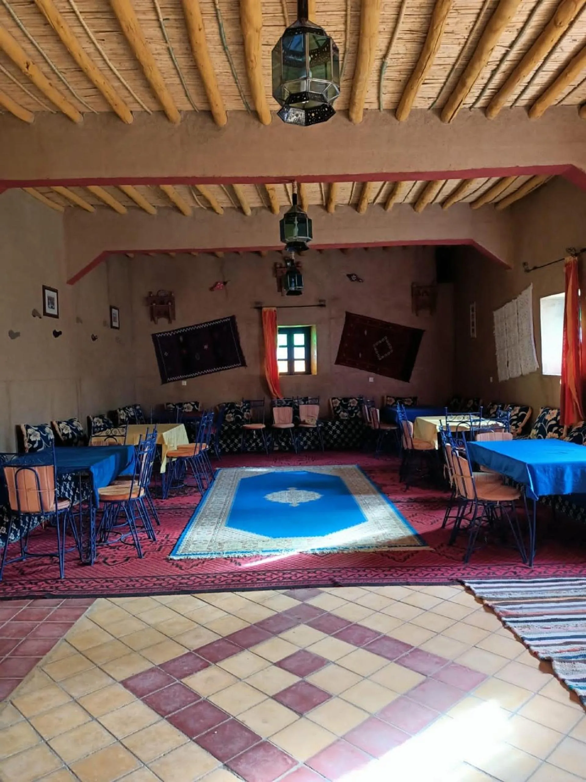 Restaurant/places to eat in Hôtel Riad Tadarte Familier