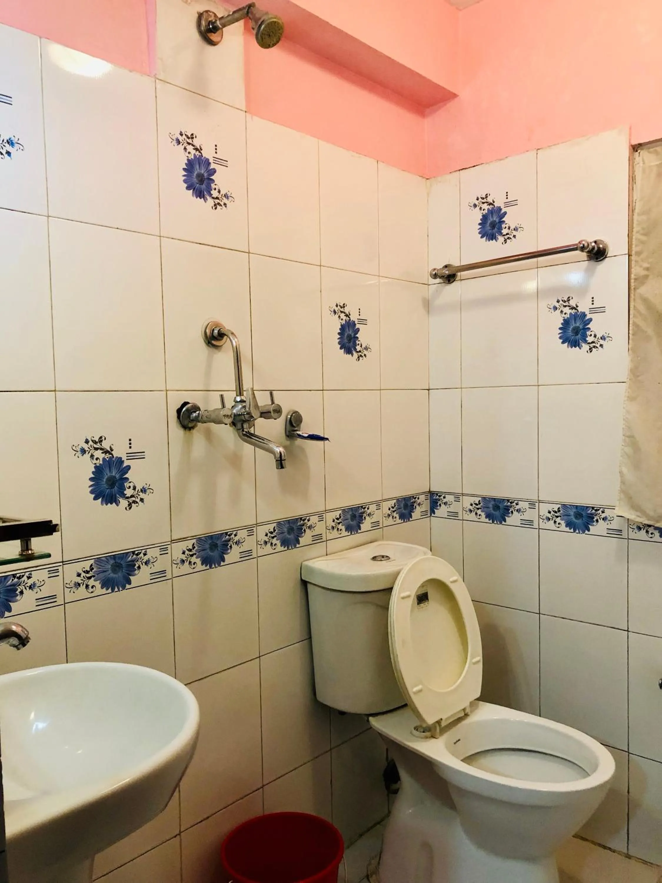 Bathroom in Backyard Hotel