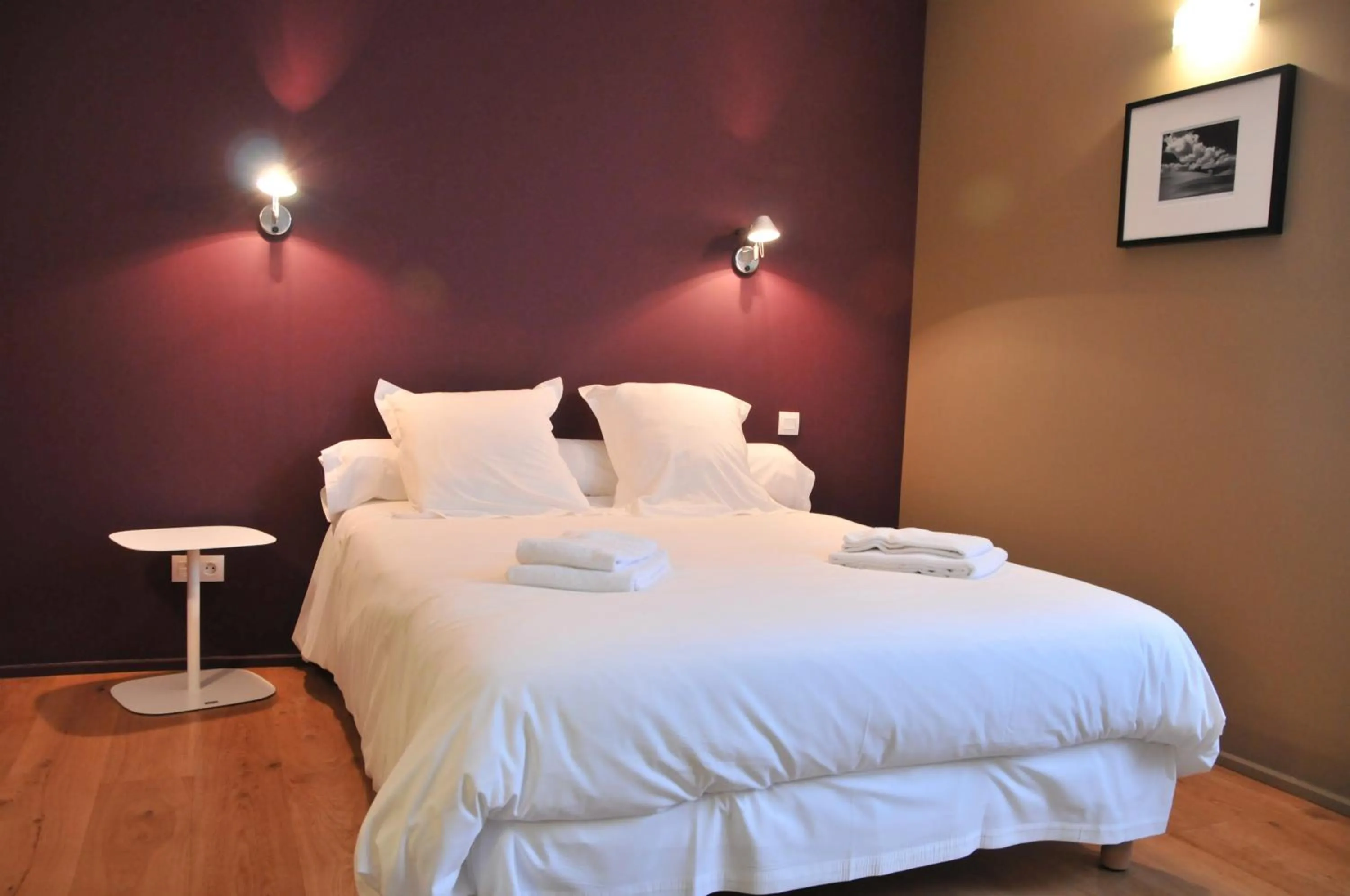 Photo of the whole room, Bed in Temporesidence Cathedrale