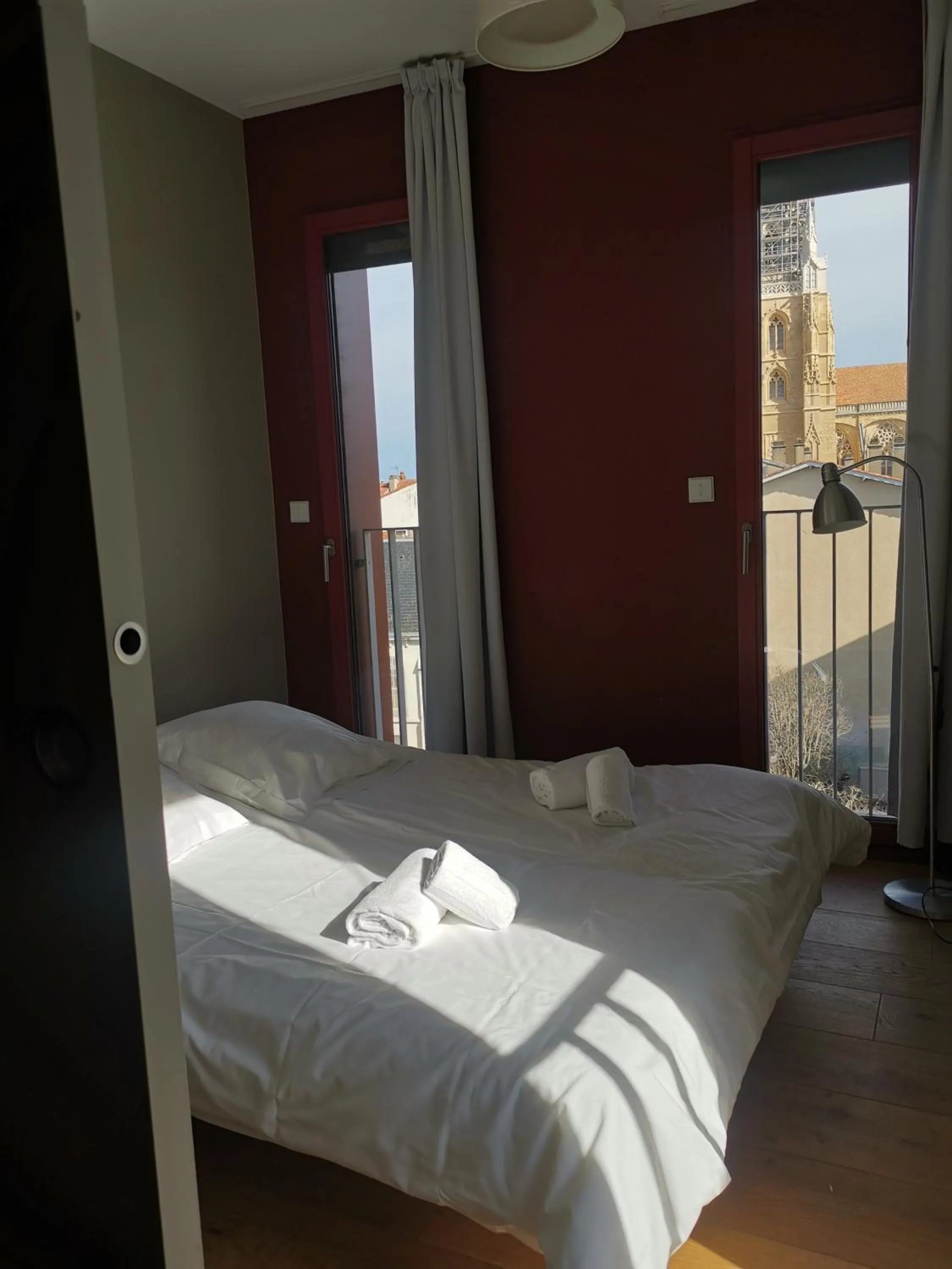 Photo of the whole room, Bed in Temporesidence Cathedrale