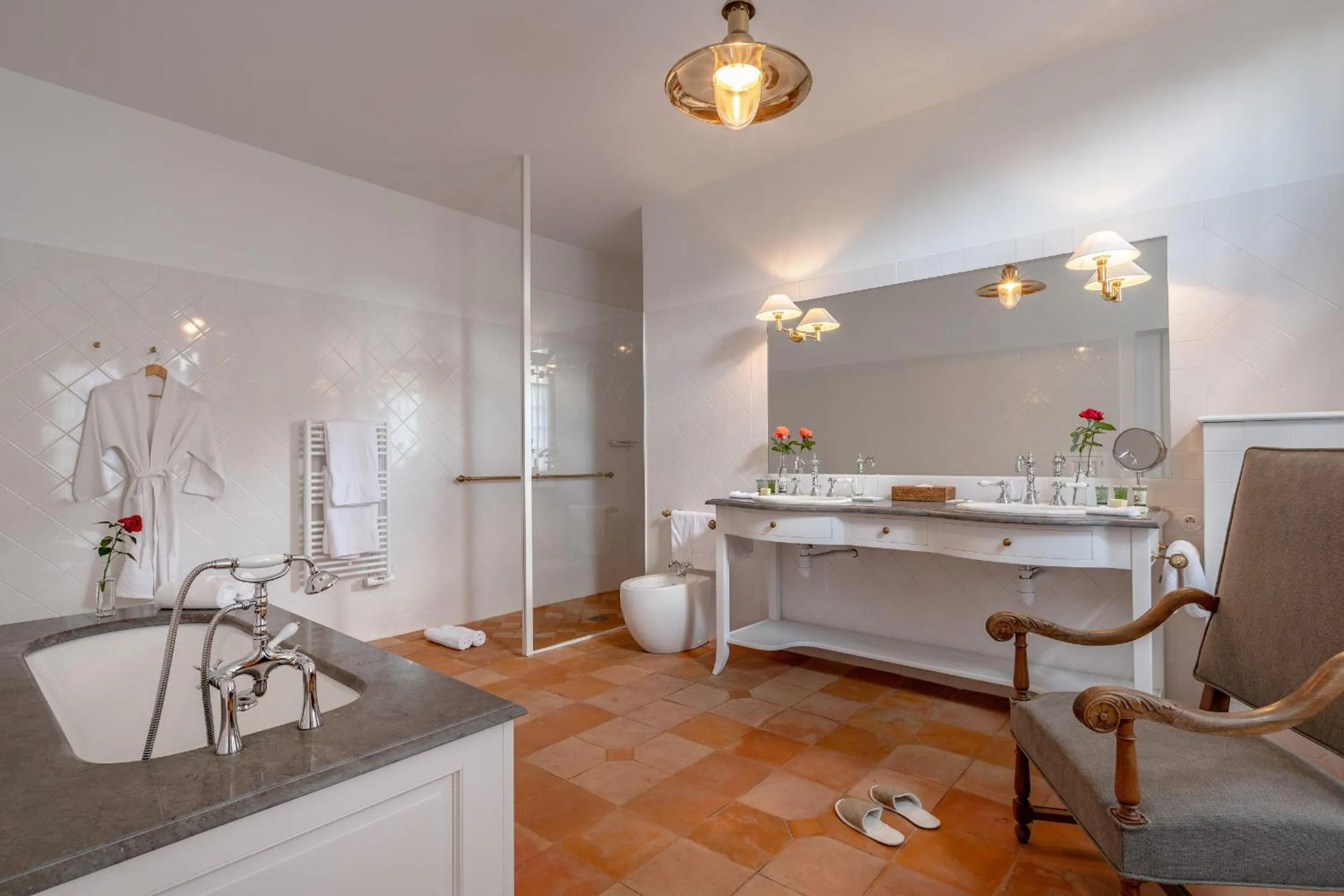 Bathroom in La Bastide en Gascogne