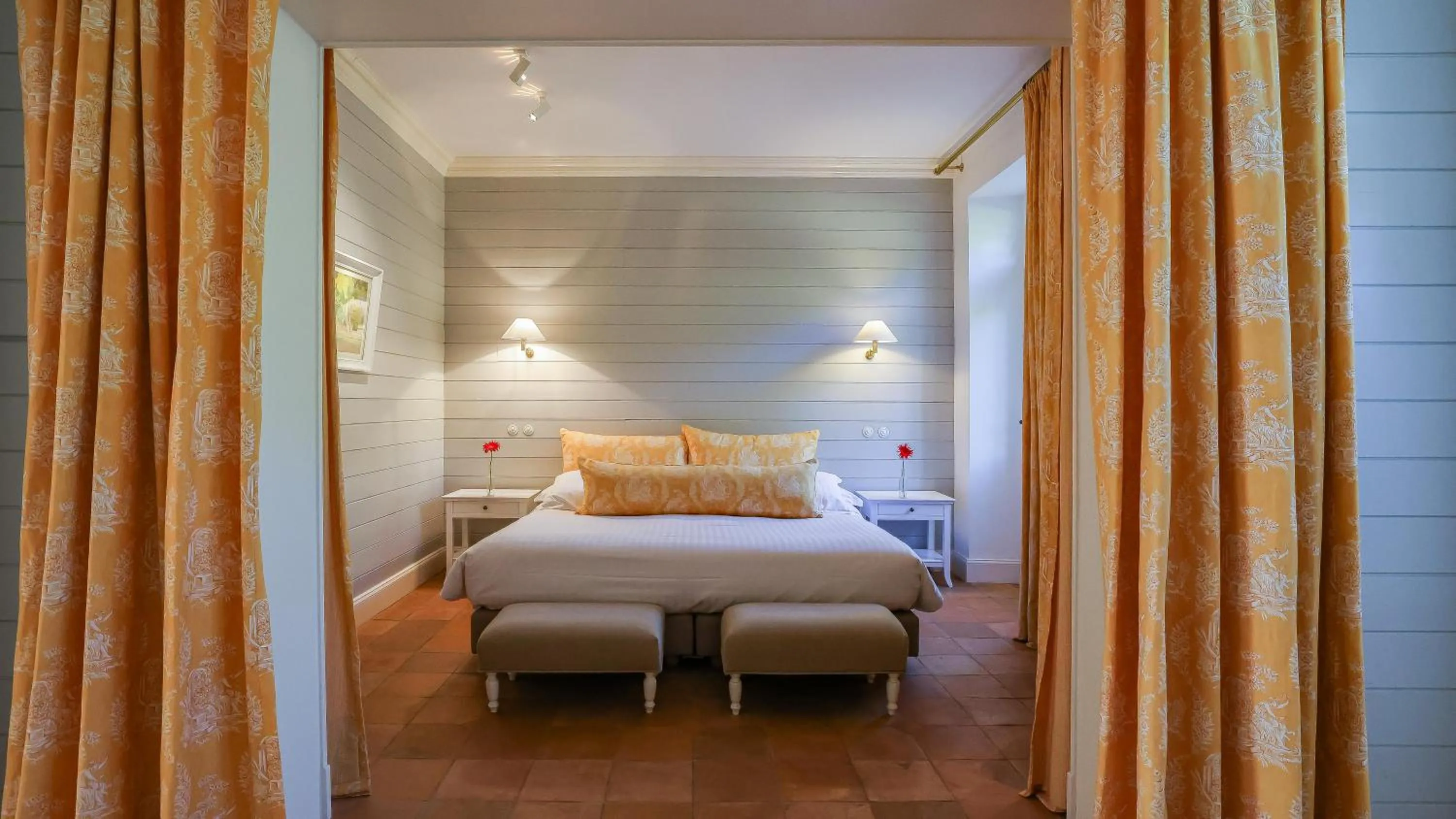 Bedroom, Bed in La Bastide en Gascogne