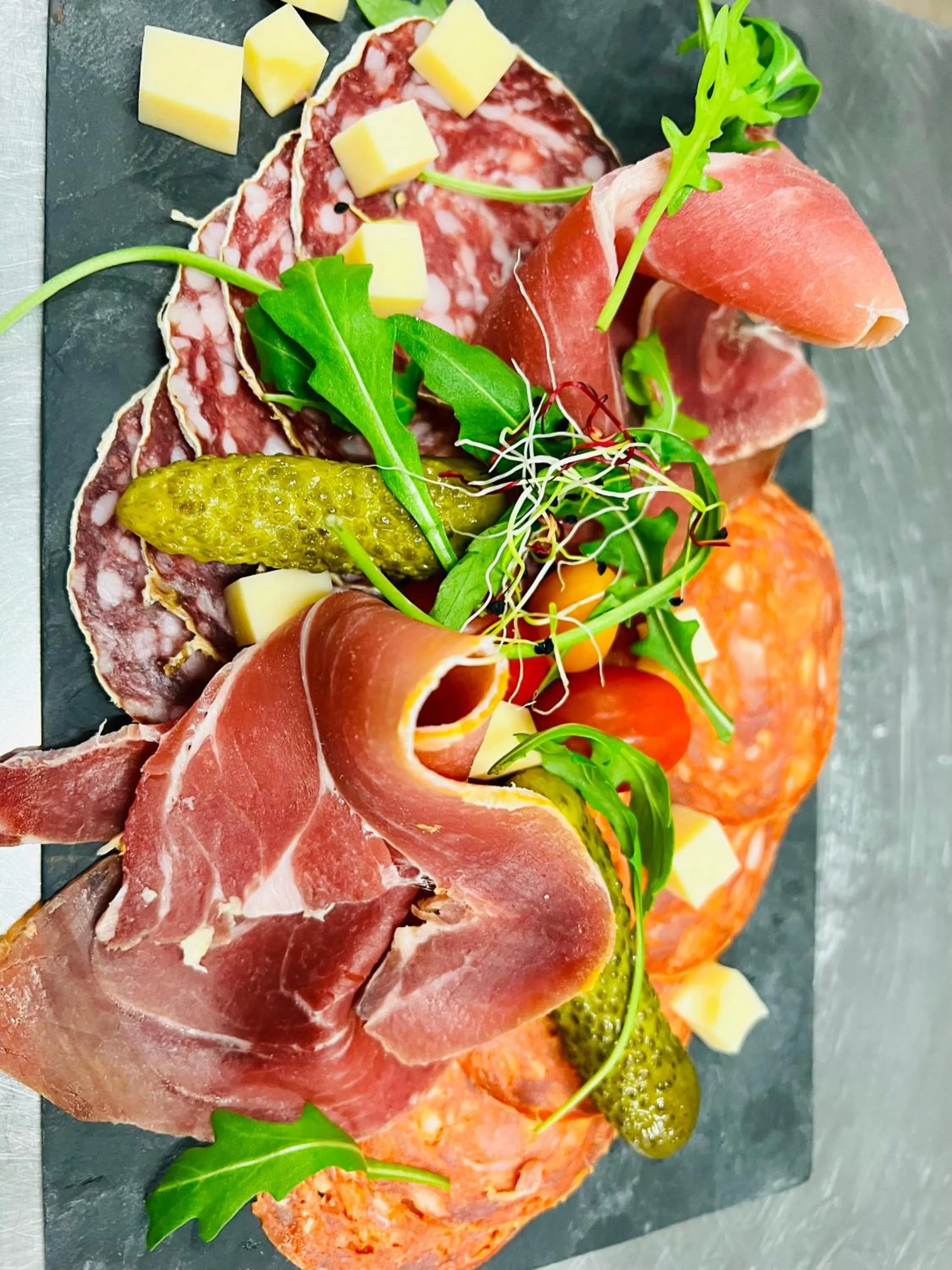 Restaurant/places to eat in Le Cheval Blanc