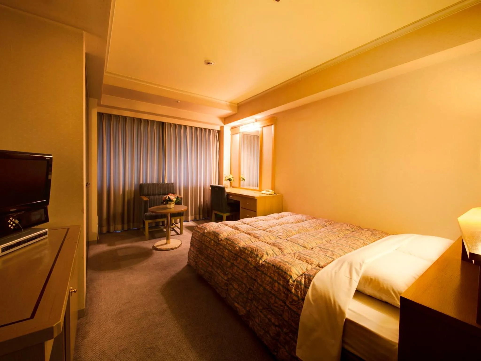 Photo of the whole room, Bed in Hotel Pearl City Kobe