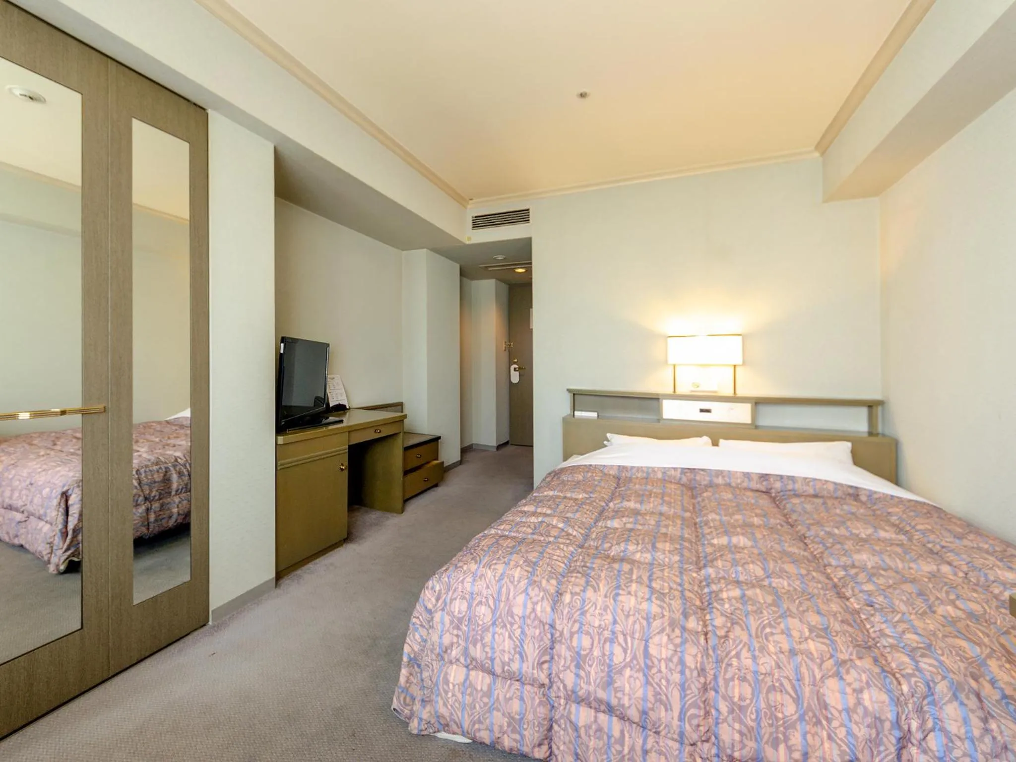 Bed in Hotel Pearl City Kobe