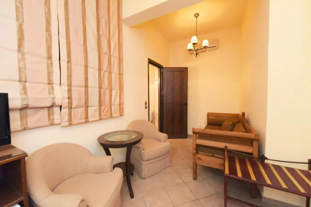 Photo of the whole room in Paris Hotel