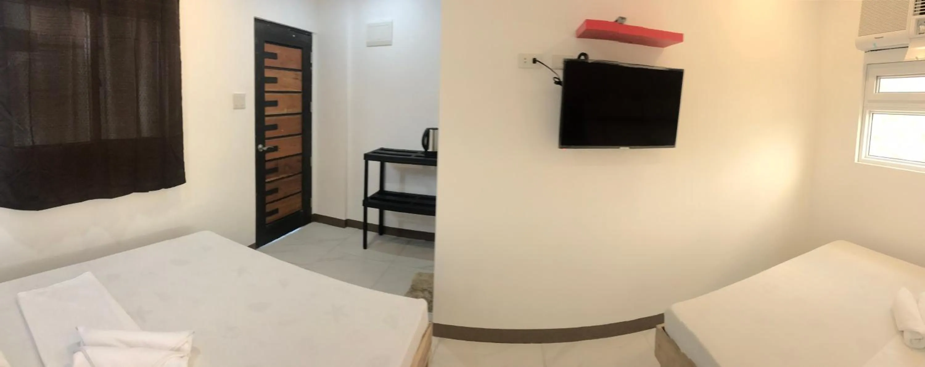 Bed in Seabreeze Beach Lodge