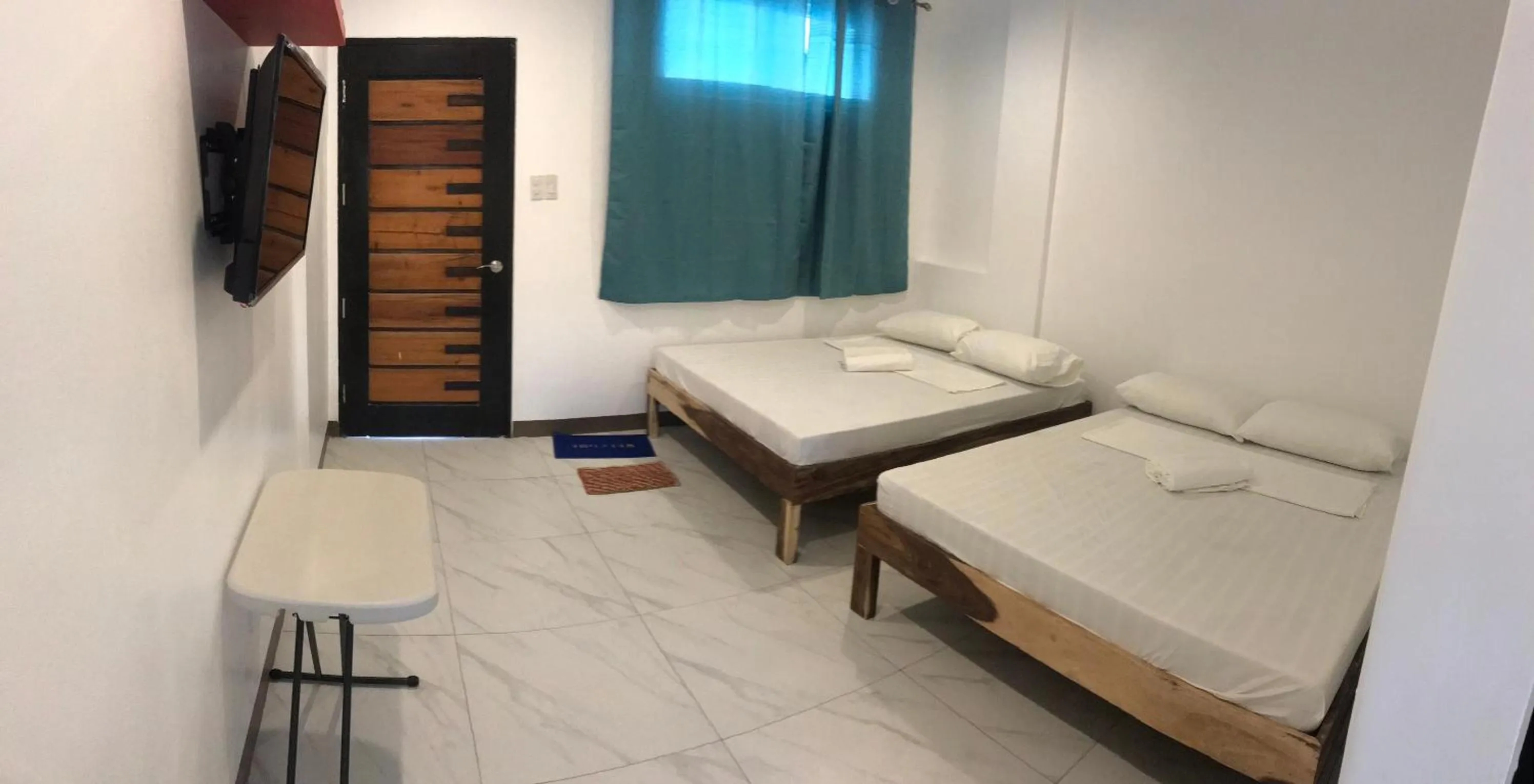 Bed in Seabreeze Beach Lodge