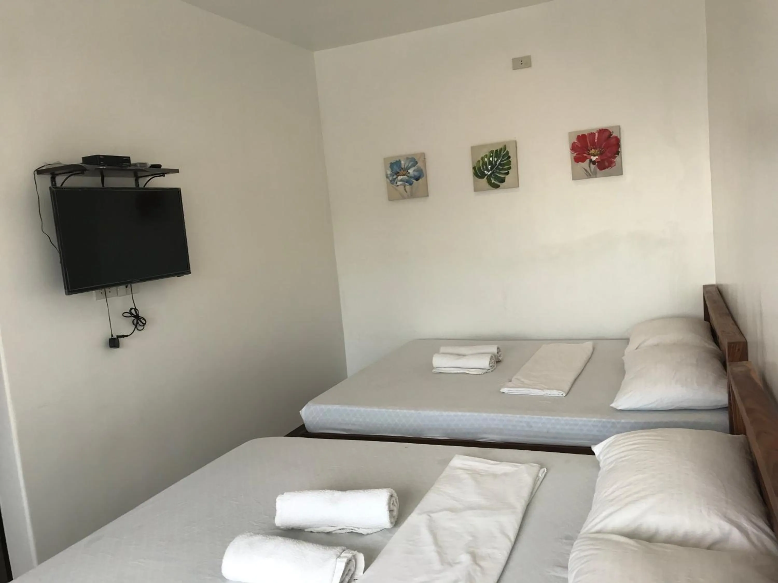 Bed in Seabreeze Beach Lodge