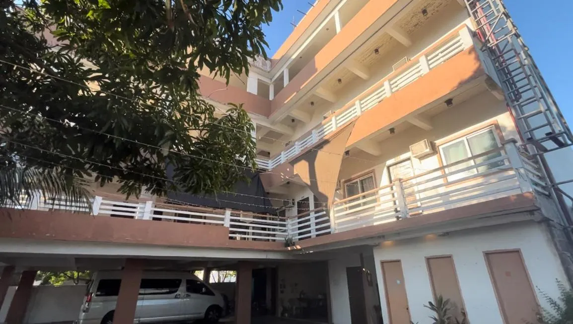 Seabreeze Beach Lodge