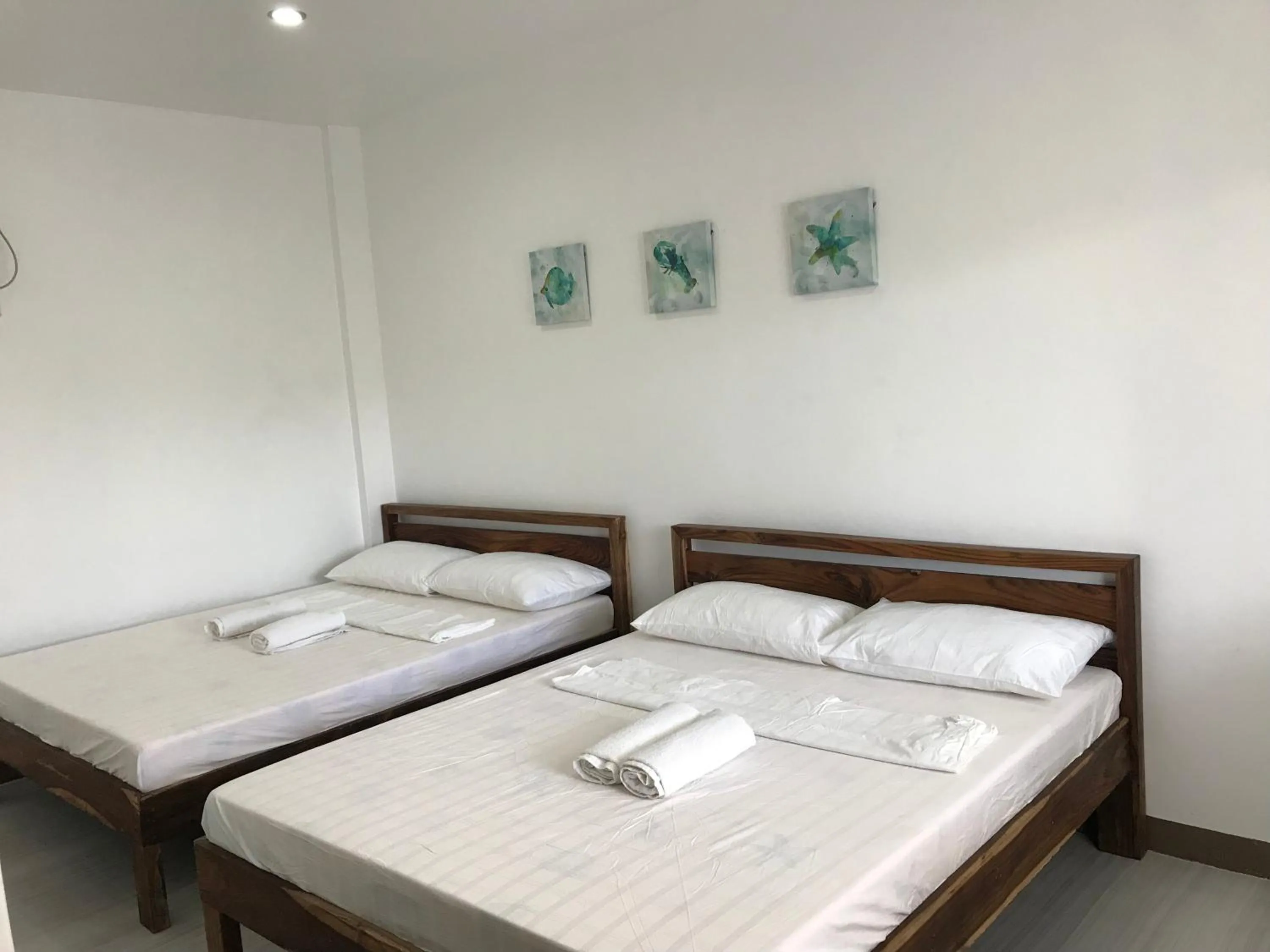 Bed in Seabreeze Beach Lodge