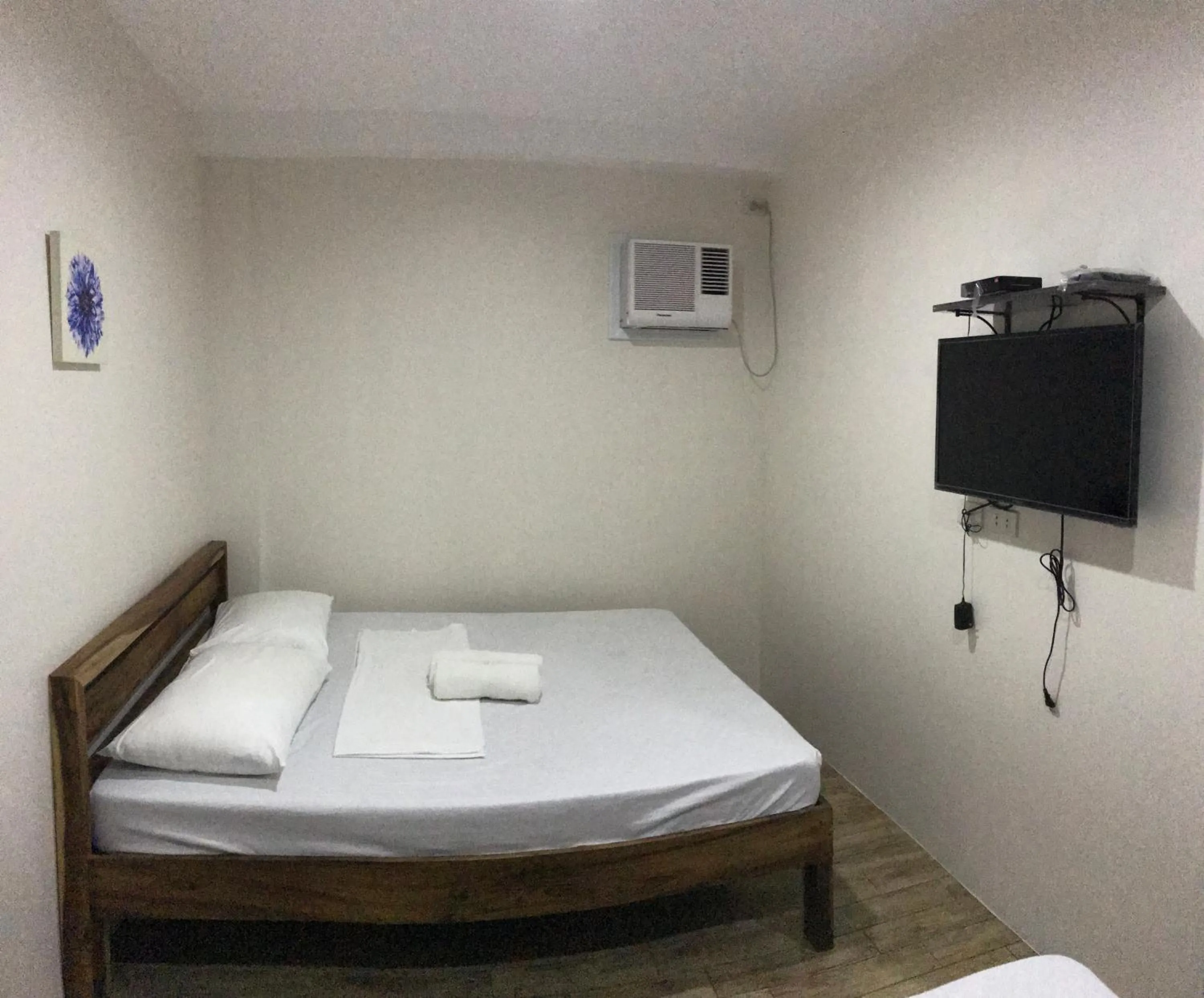 Bed in Seabreeze Beach Lodge