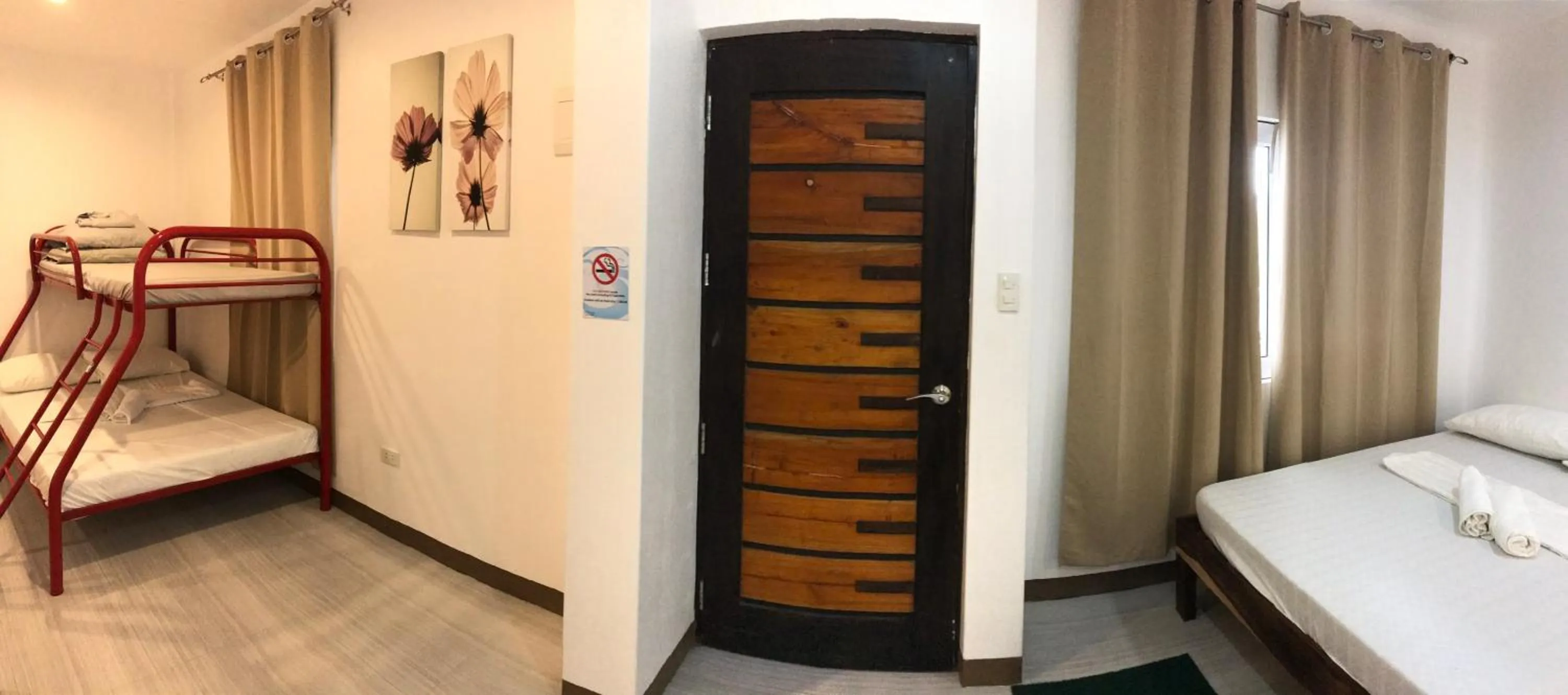 Bed in Seabreeze Beach Lodge