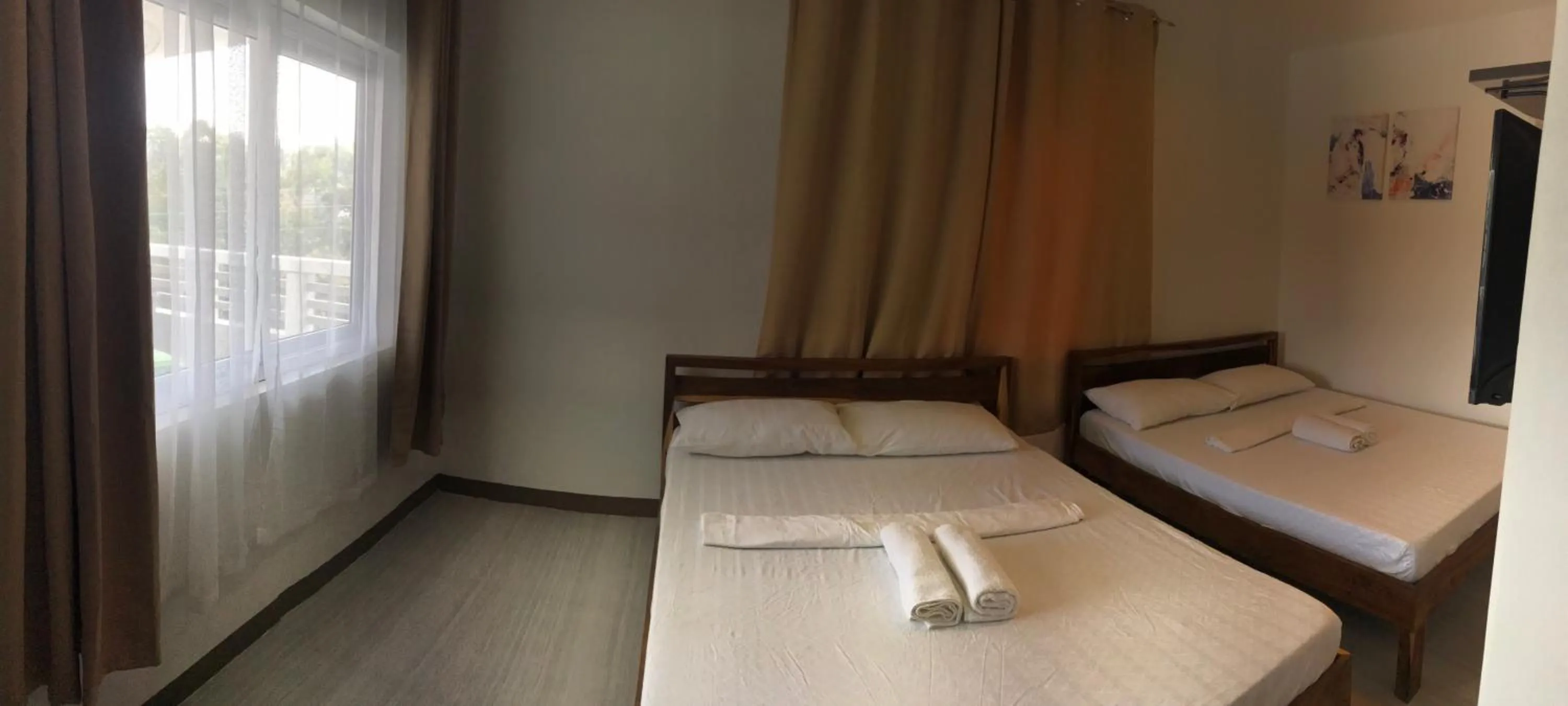 Bed in Seabreeze Beach Lodge