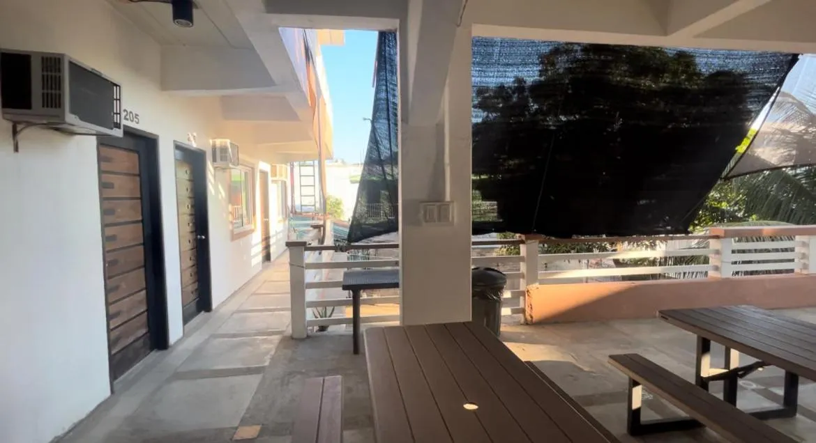 Seabreeze Beach Lodge