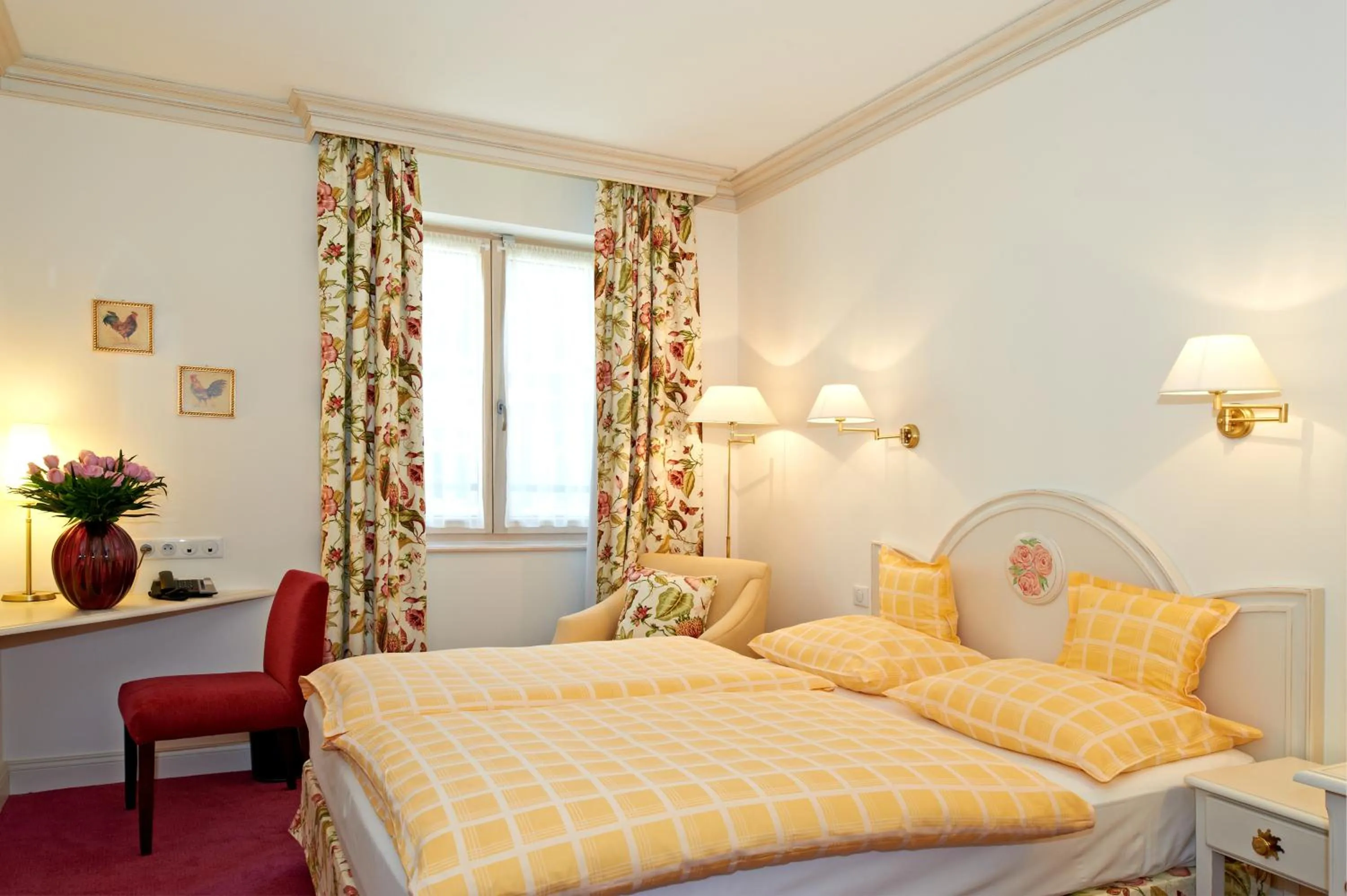 Photo of the whole room, Bed in Chez Jean