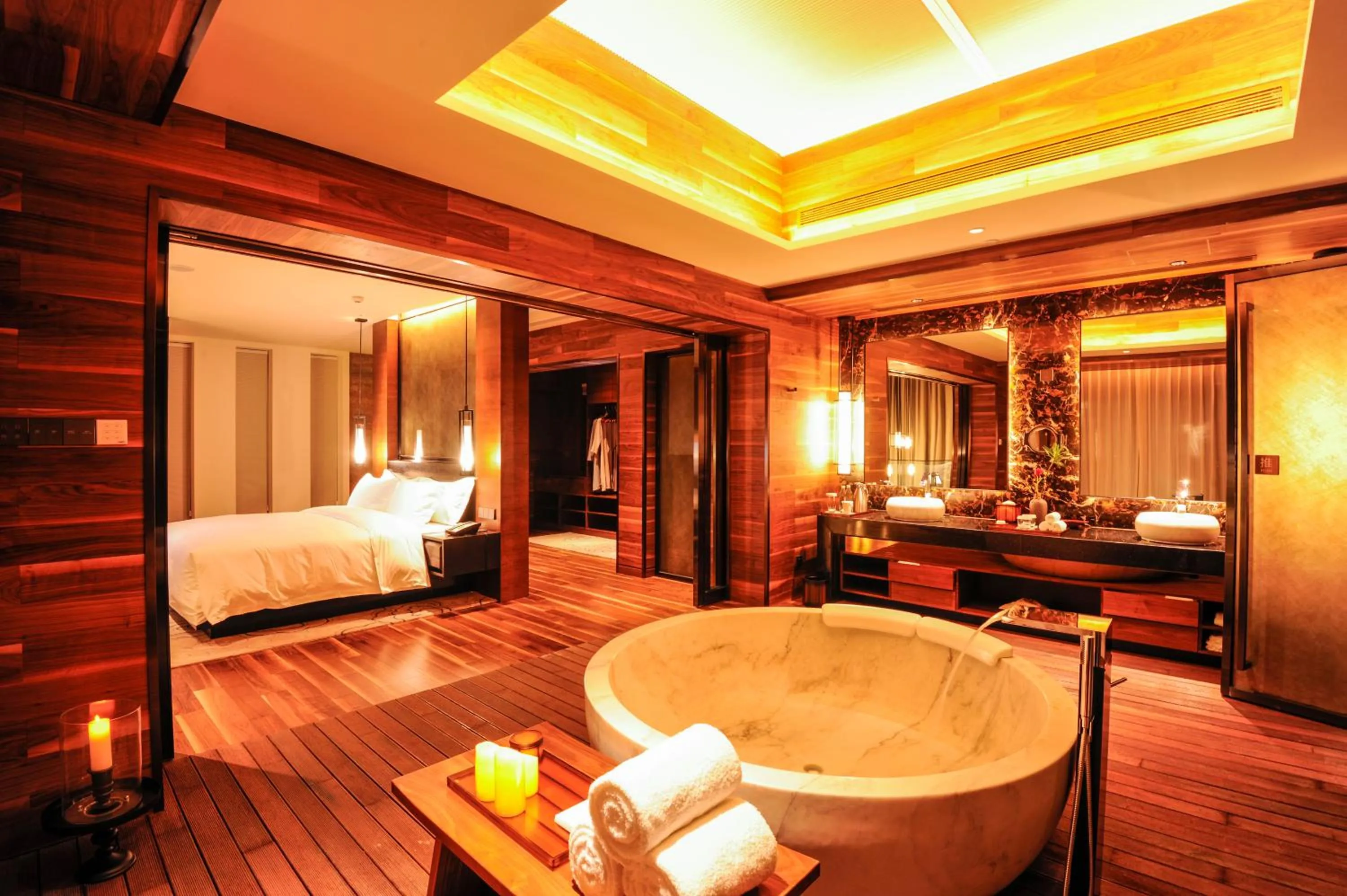 Bathroom in Jinshuo Holiday Hotel