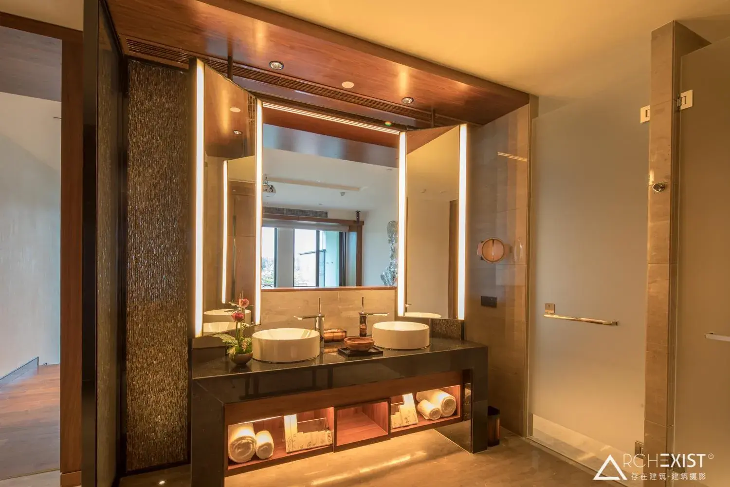 Double Room with Lake View in Jinshuo Holiday Hotel Double Room with Lake View in Jinshuo Holiday Hotel