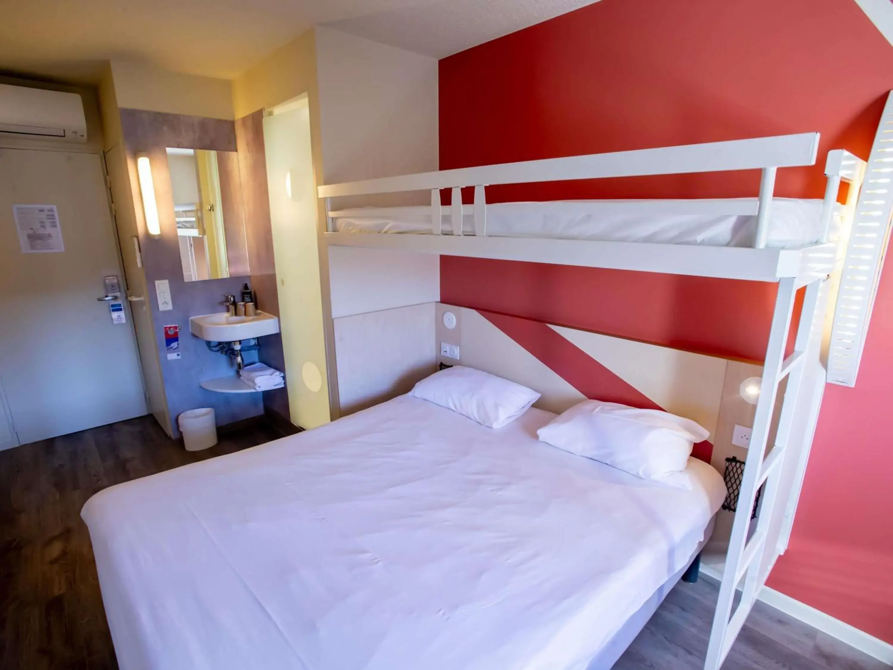 Triple Room in ibis budget Haguenau Strasbourg Nord Triple Room in ibis budget Haguenau Strasbourg Nord