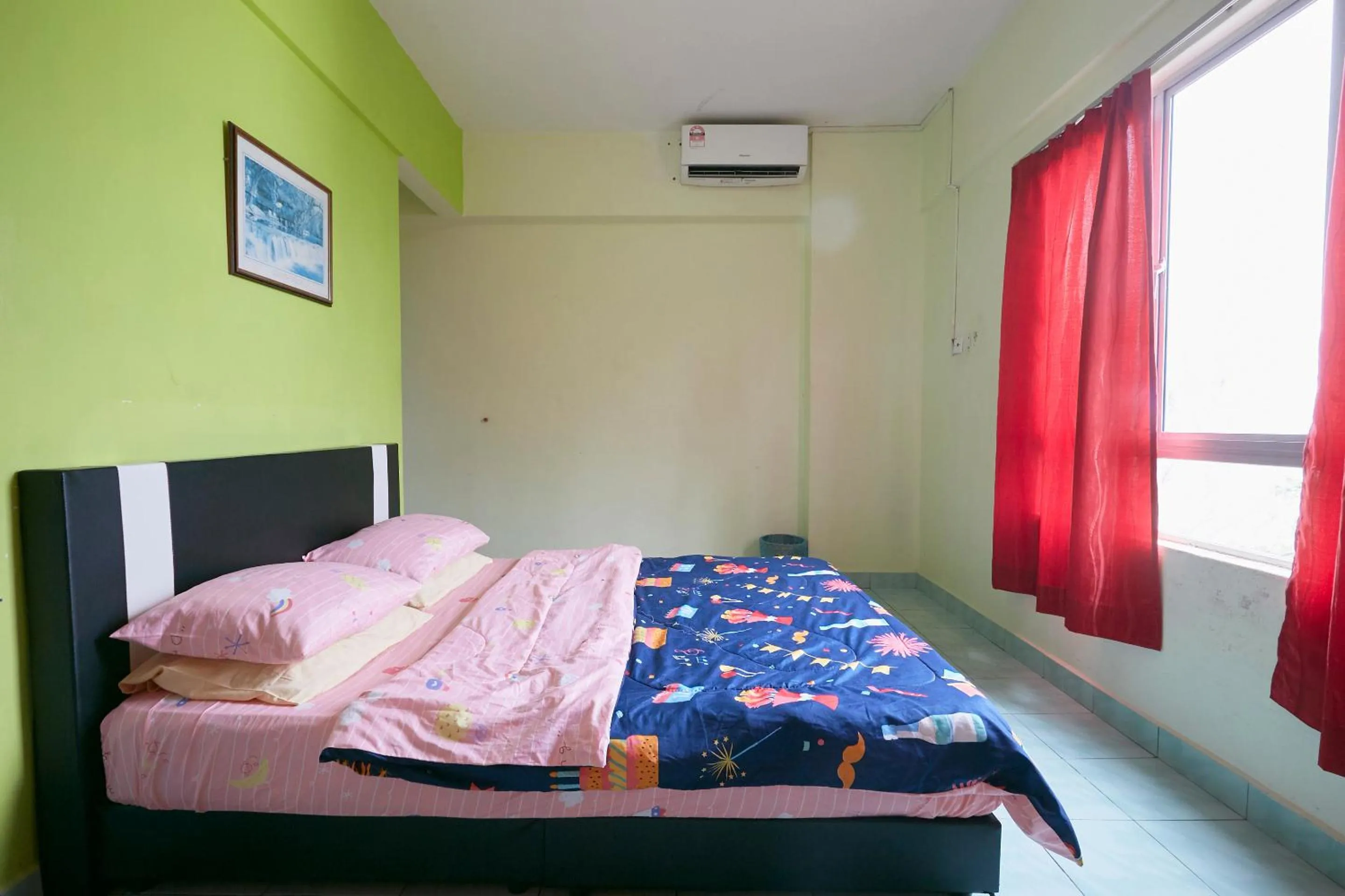 Bedroom, Bed in JC Private Apartment Sunshine Bay