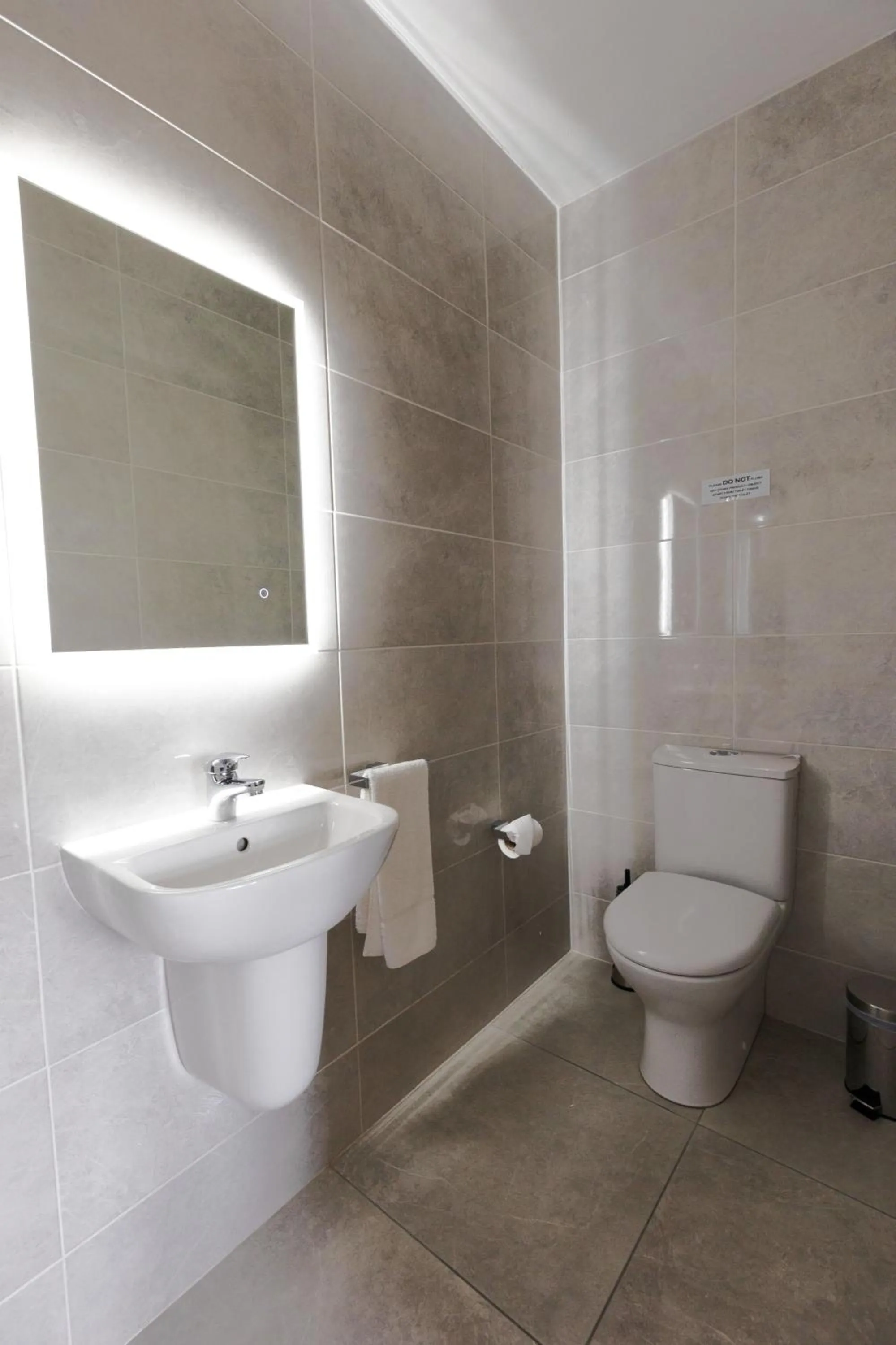 Toilet in Killarney View House B&B