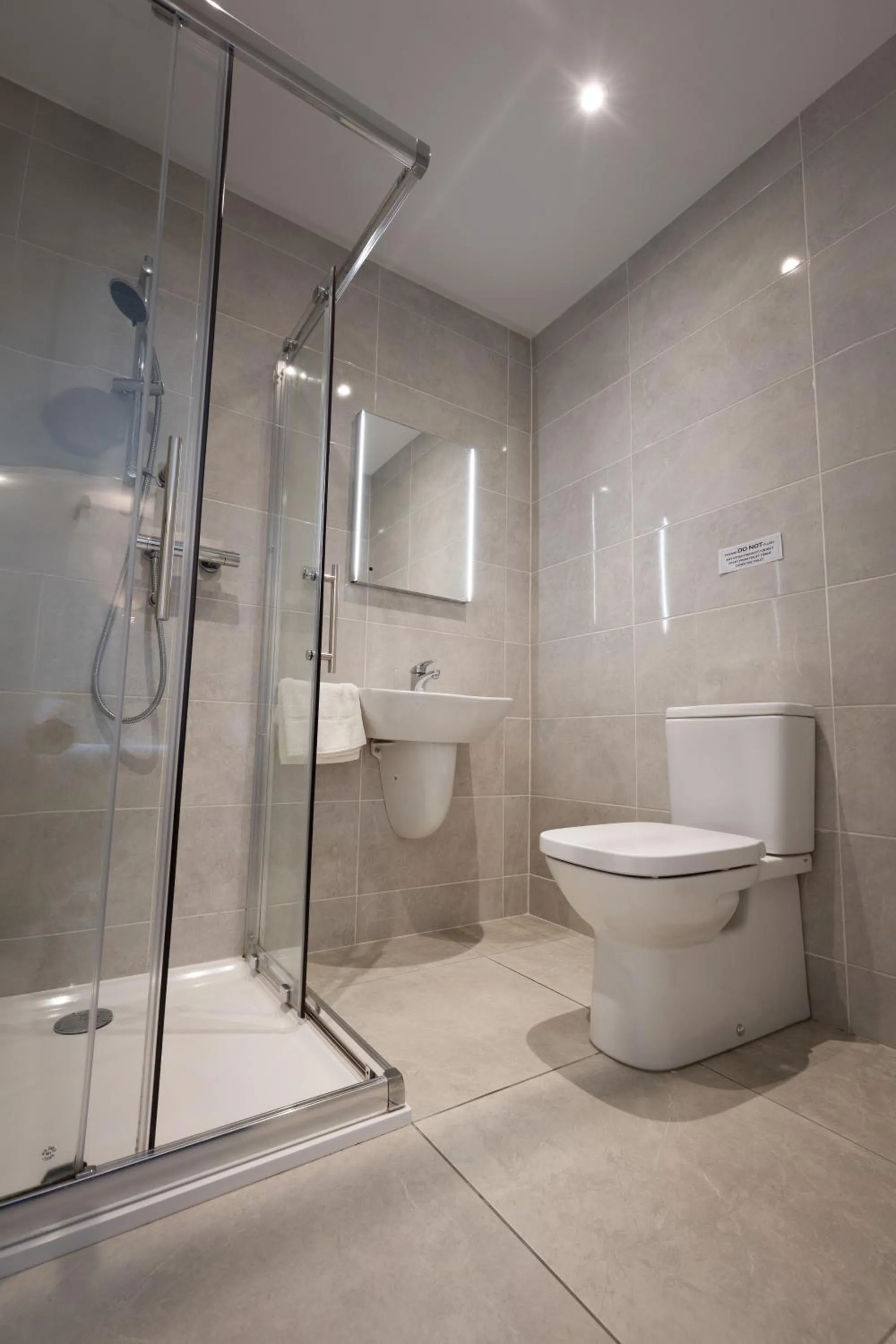 Shower in Killarney View House B&B