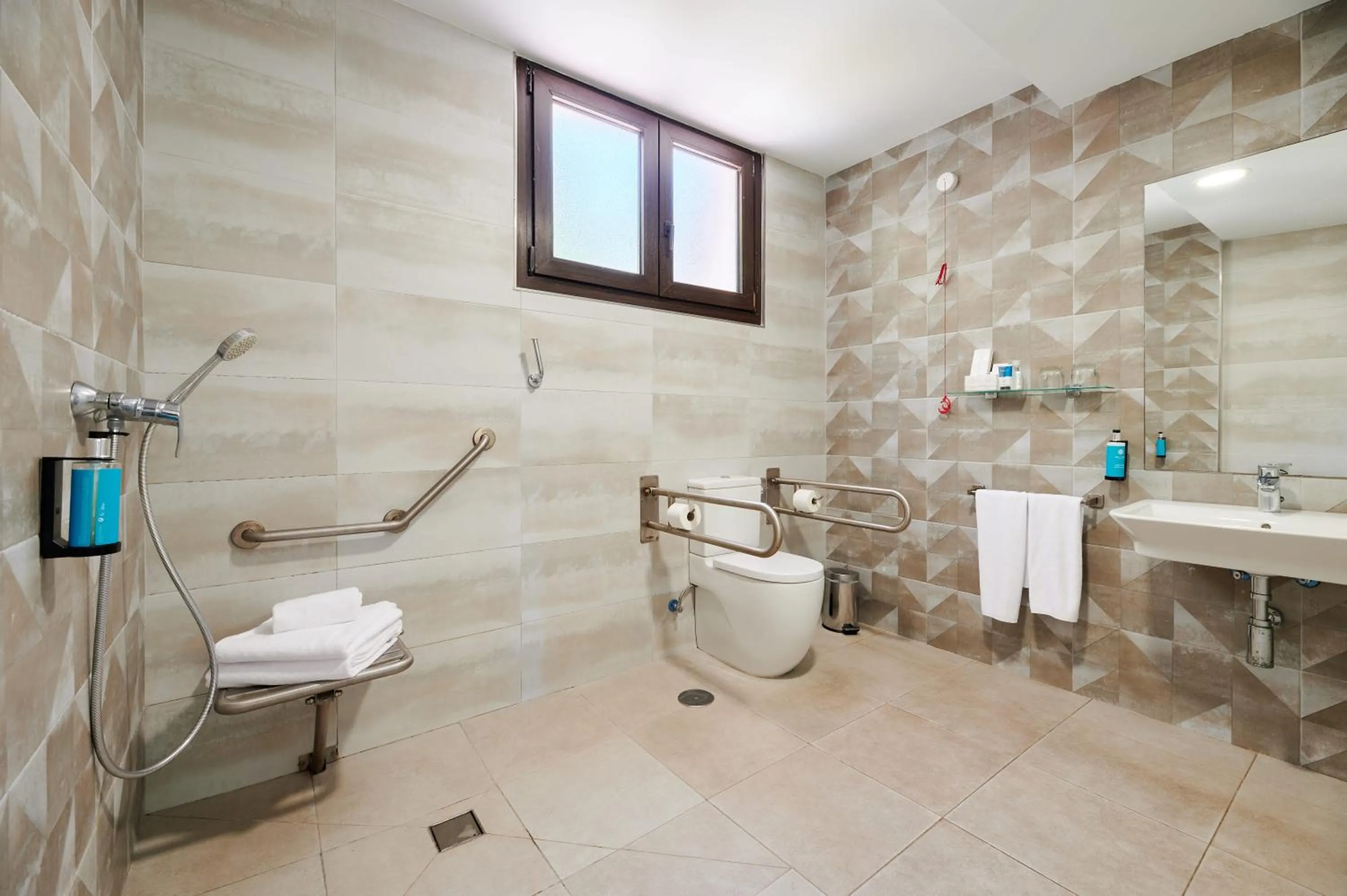 acessibility in AluaSun Marbella Park