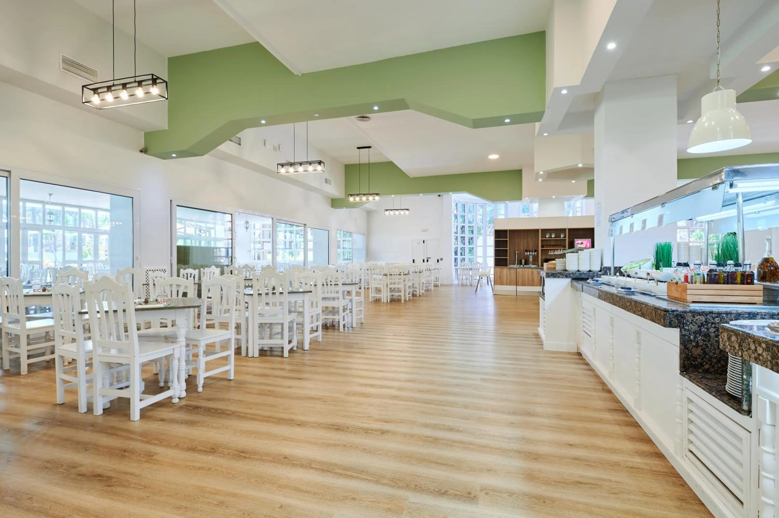 Restaurant/places to eat in AluaSun Marbella Park