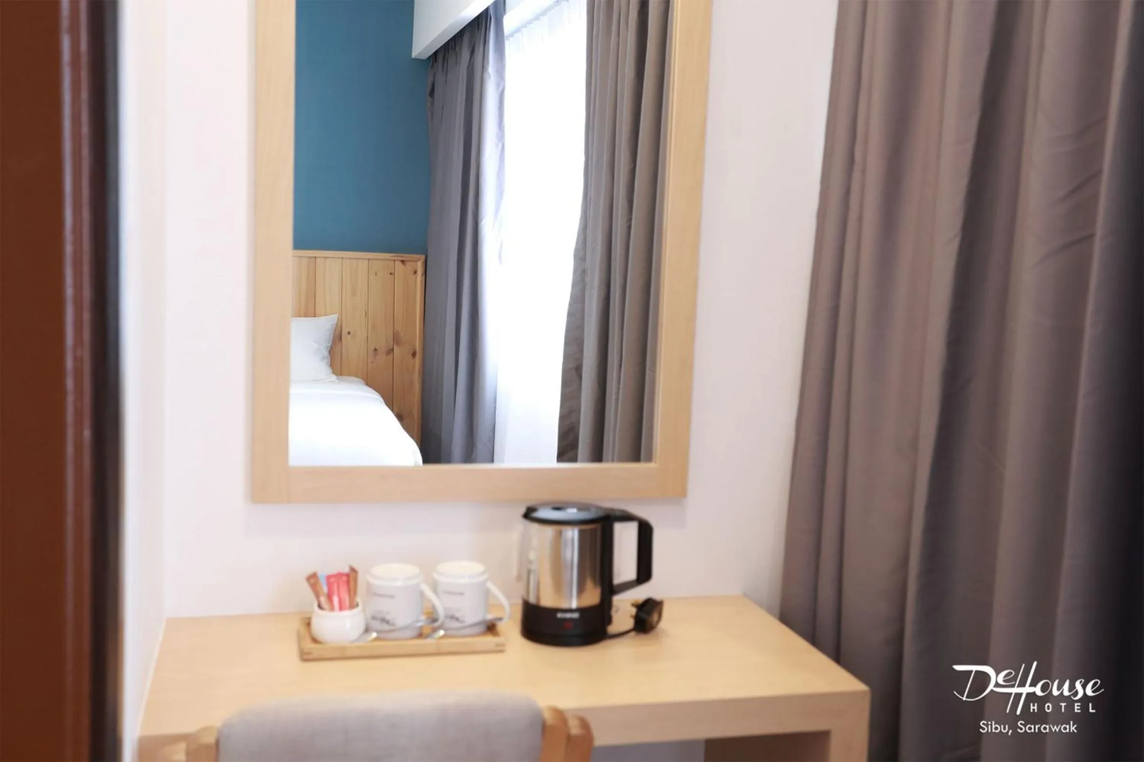 Seating area, Bed in De House Hotel