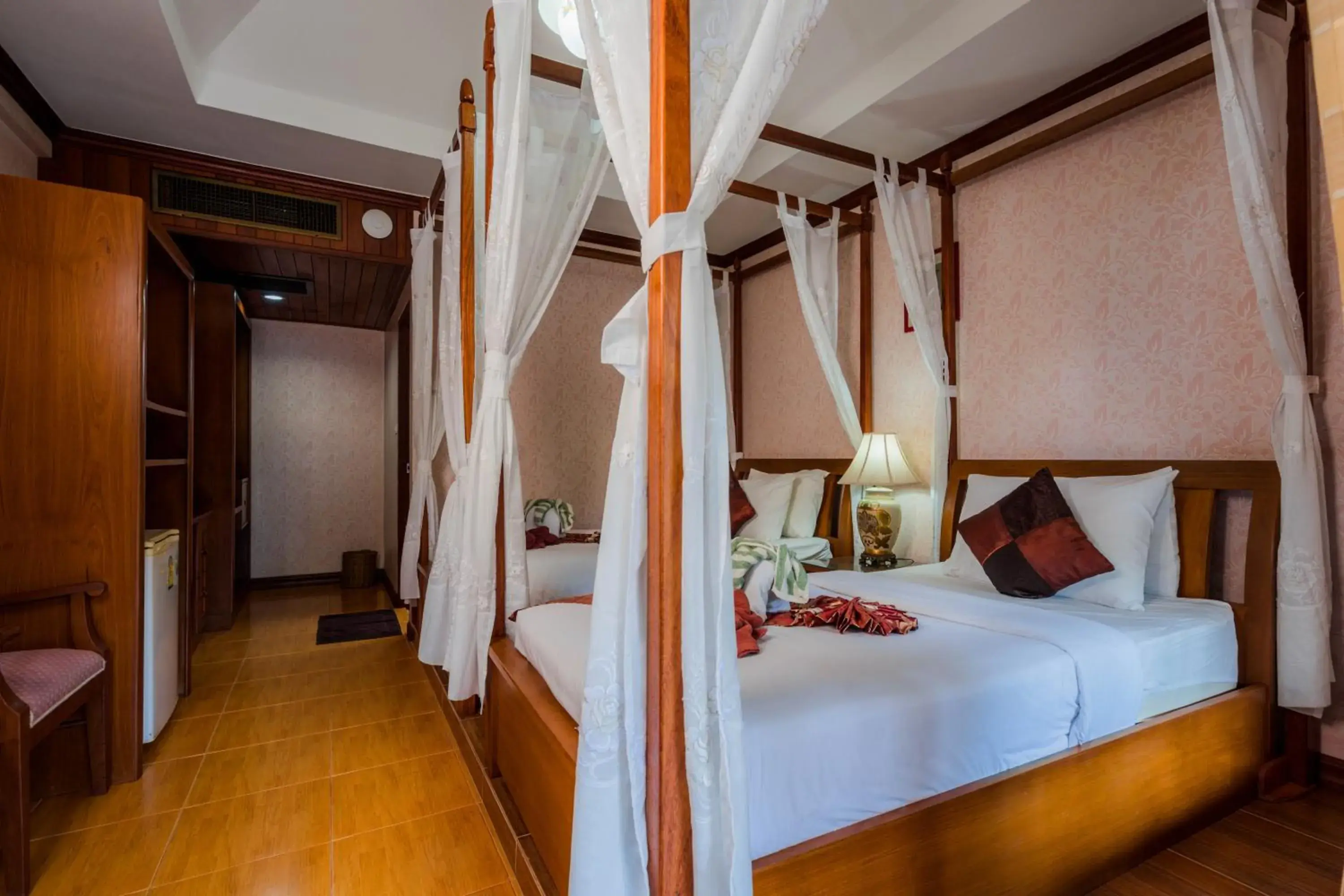 Standard Bungalow with Twin Beds in Long Beach Lodge, Chaweng Beach, Koh Samui Standard Bungalow with Twin Beds in Long Beach Lodge, Chaweng Beach, Koh Samui