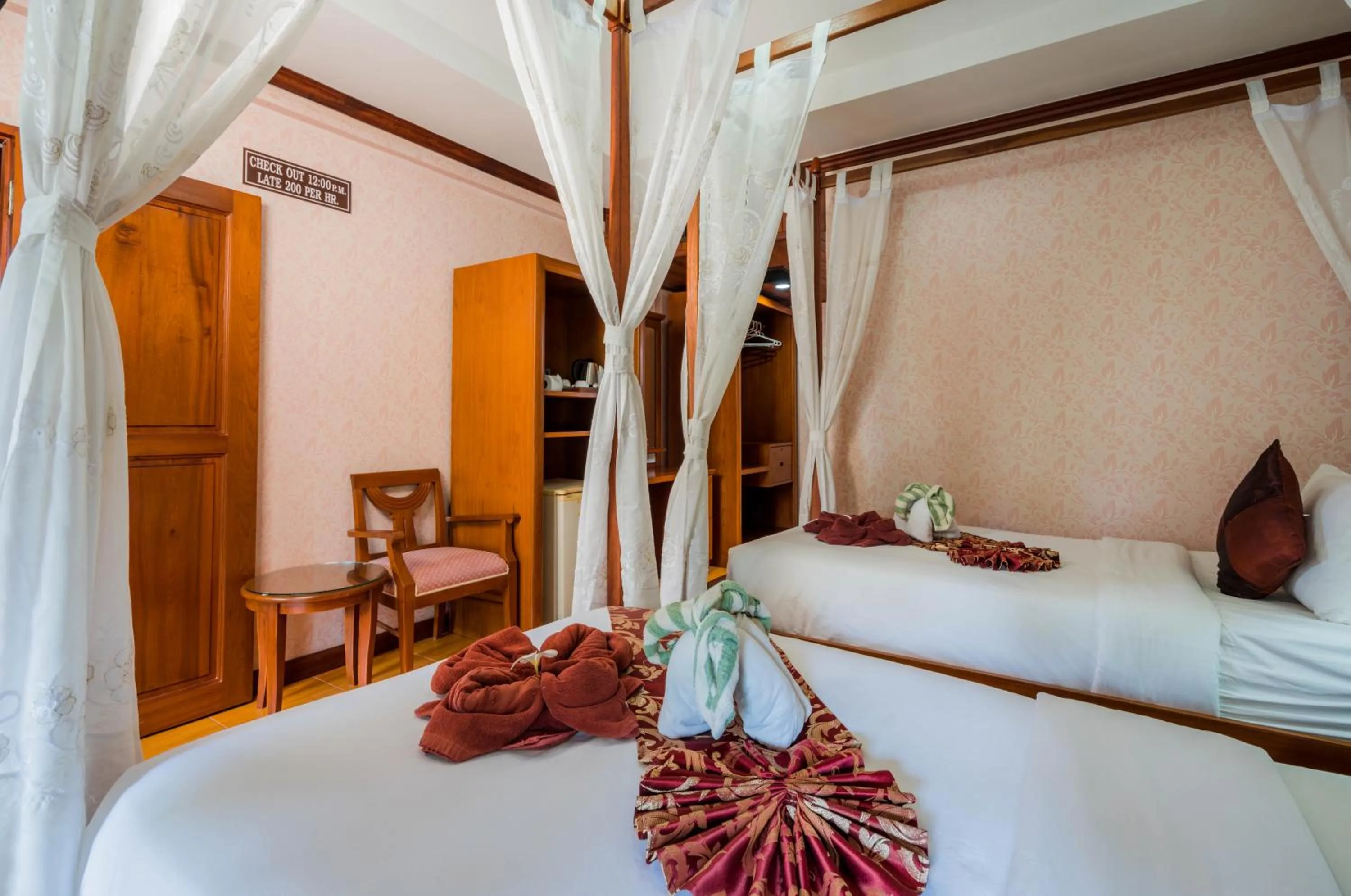 Bed in Long Beach Lodge, Chaweng Beach, Koh Samui