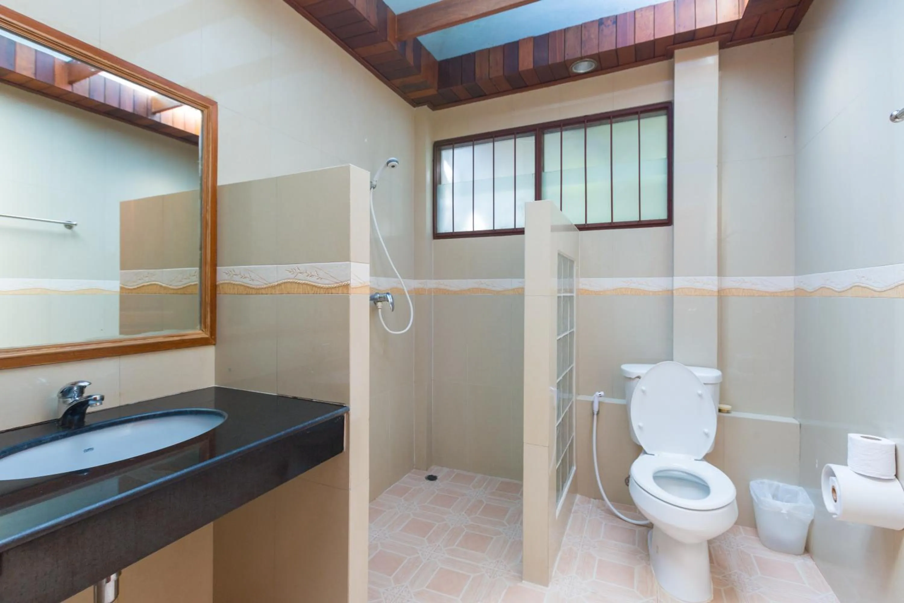 Bathroom in Long Beach Lodge, Chaweng Beach, Koh Samui