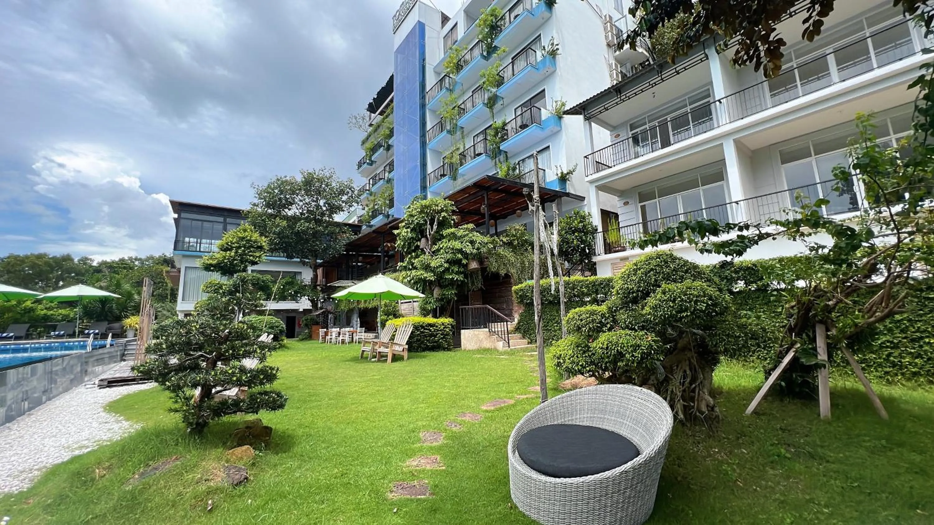 Garden in Tom Hill Boutique Resort & Spa - Sea View