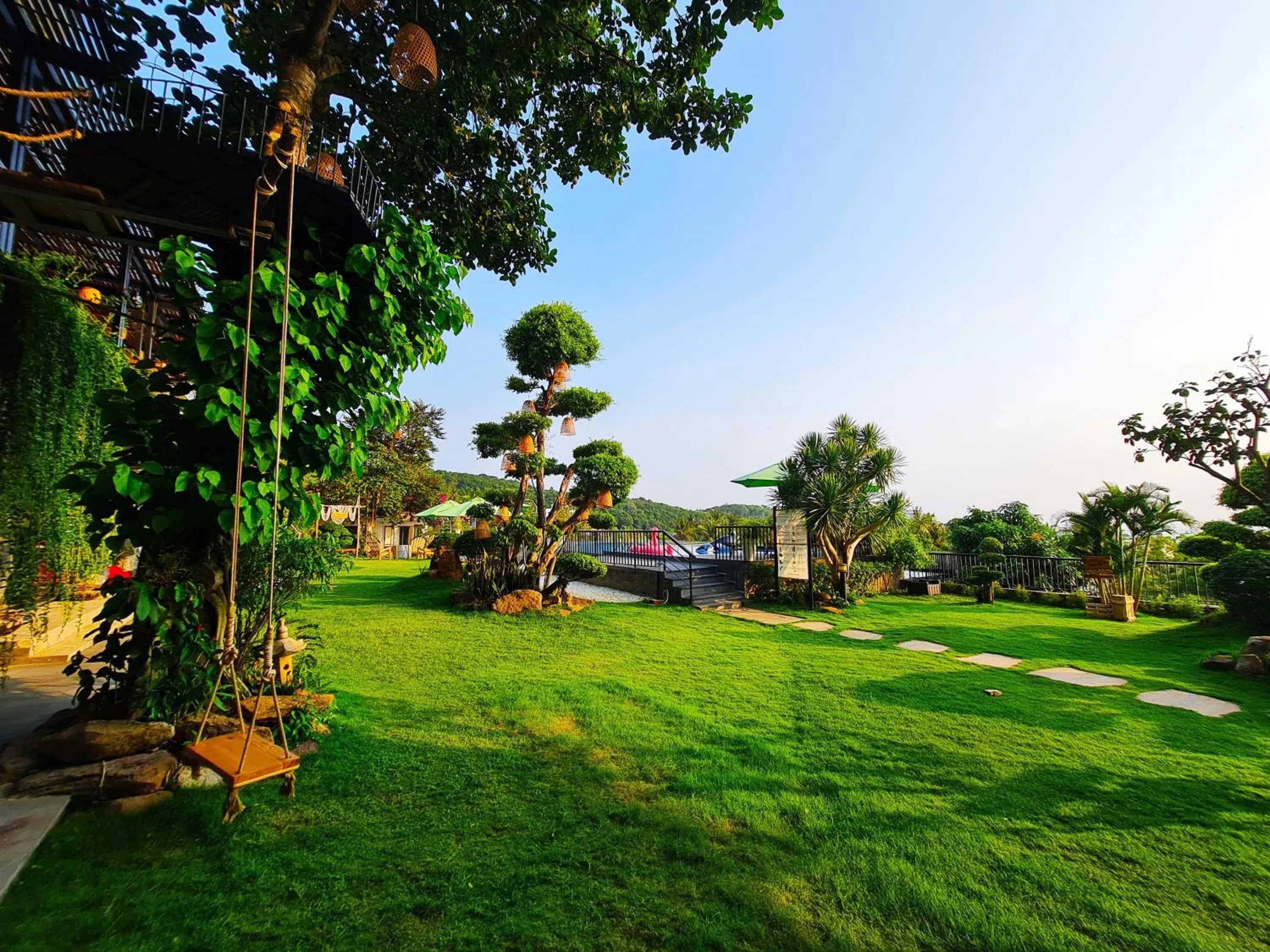 Garden in Tom Hill Boutique Resort & Spa - Sea View