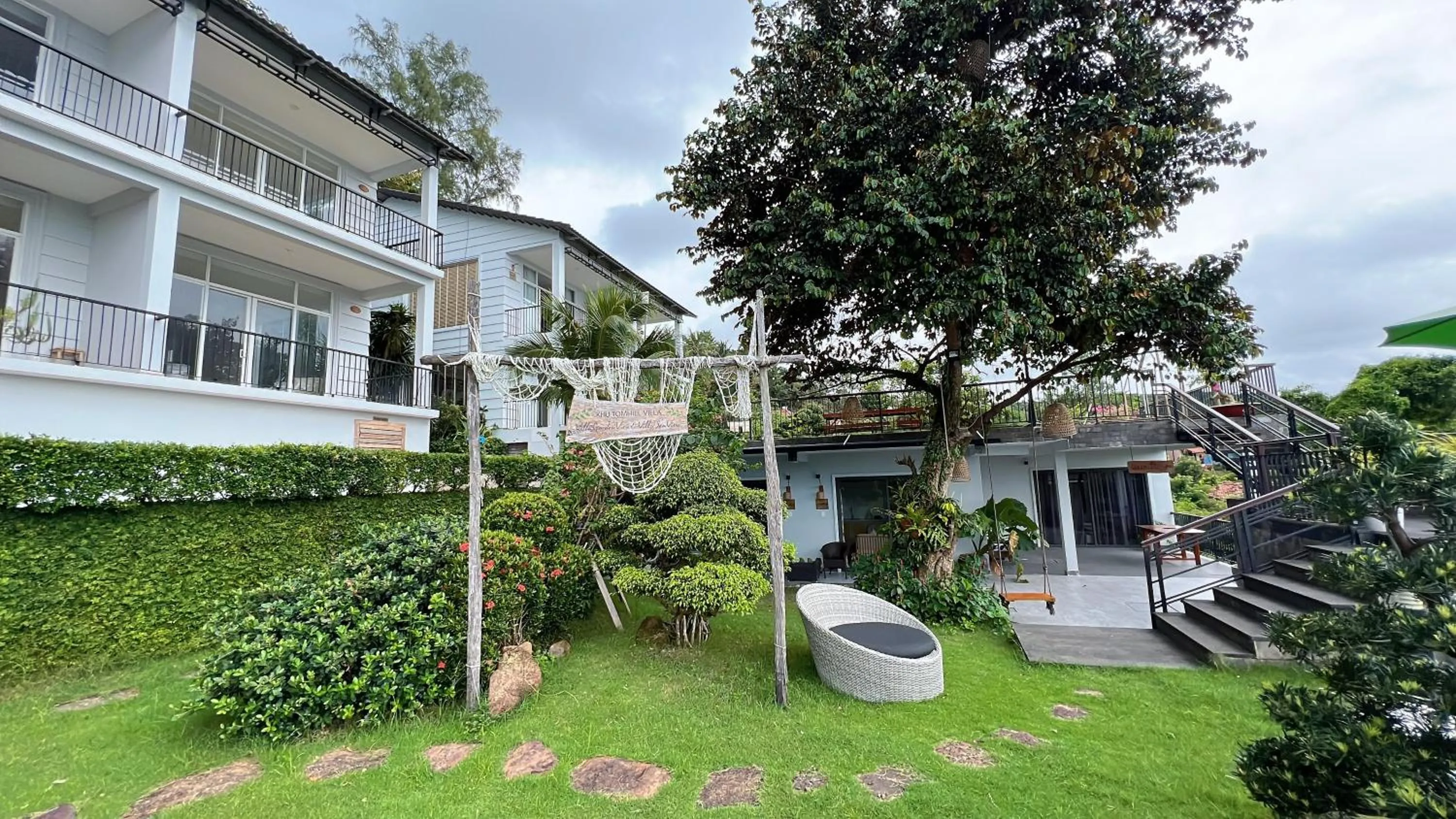 Garden in Tom Hill Boutique Resort & Spa - Sea View