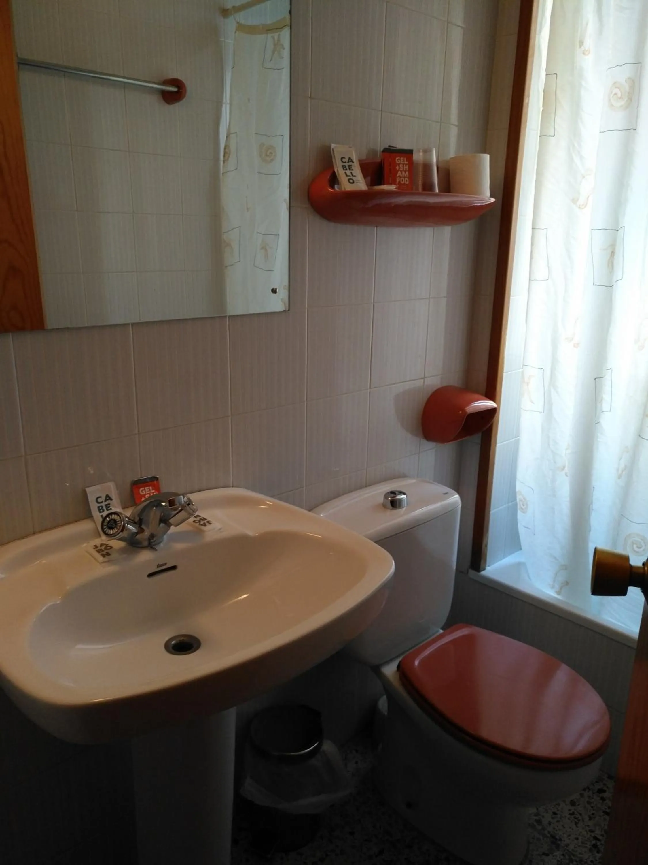 Bathroom in Hostal Porta De Núria