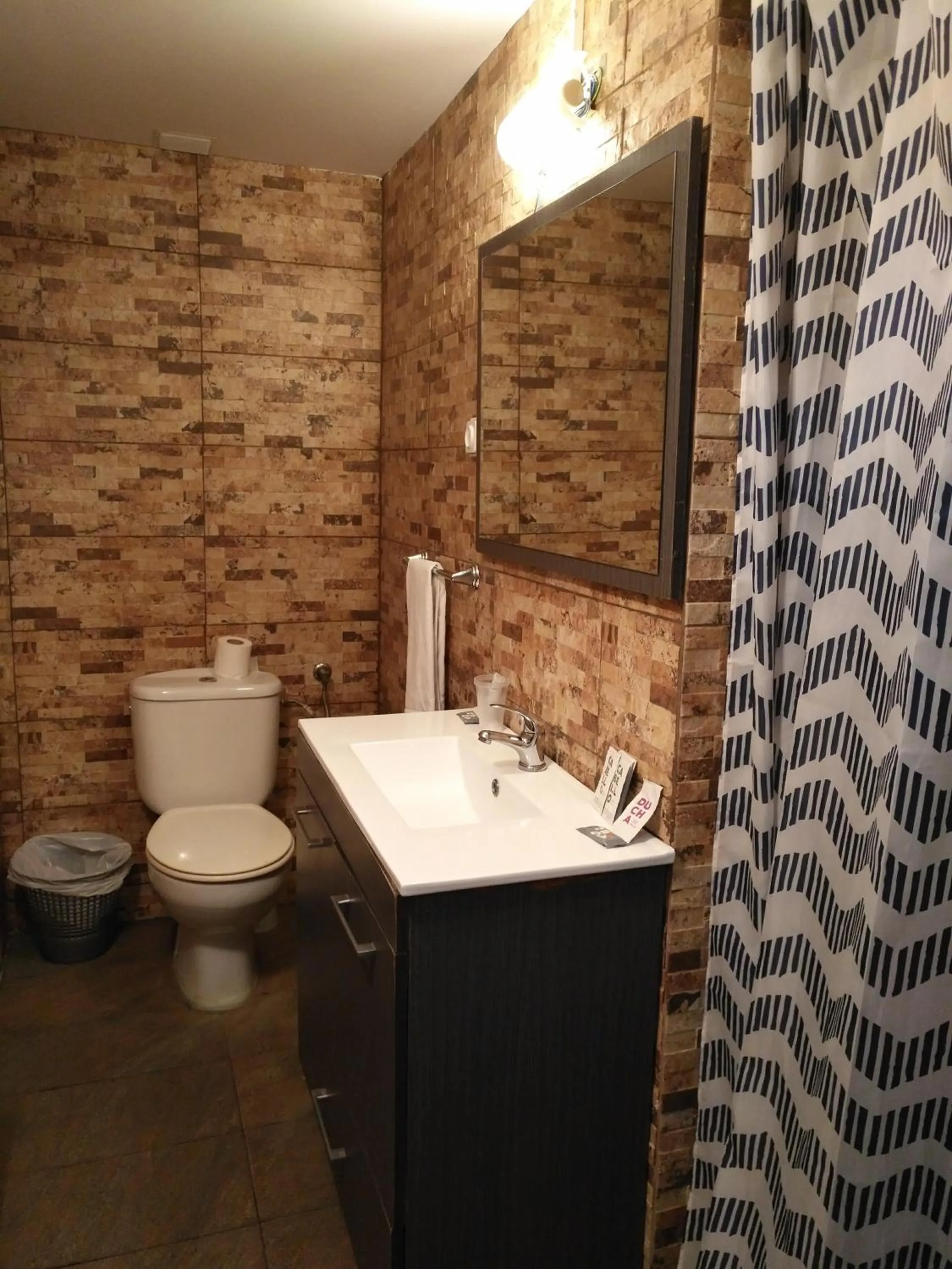 Bathroom in Hostal Porta De Núria