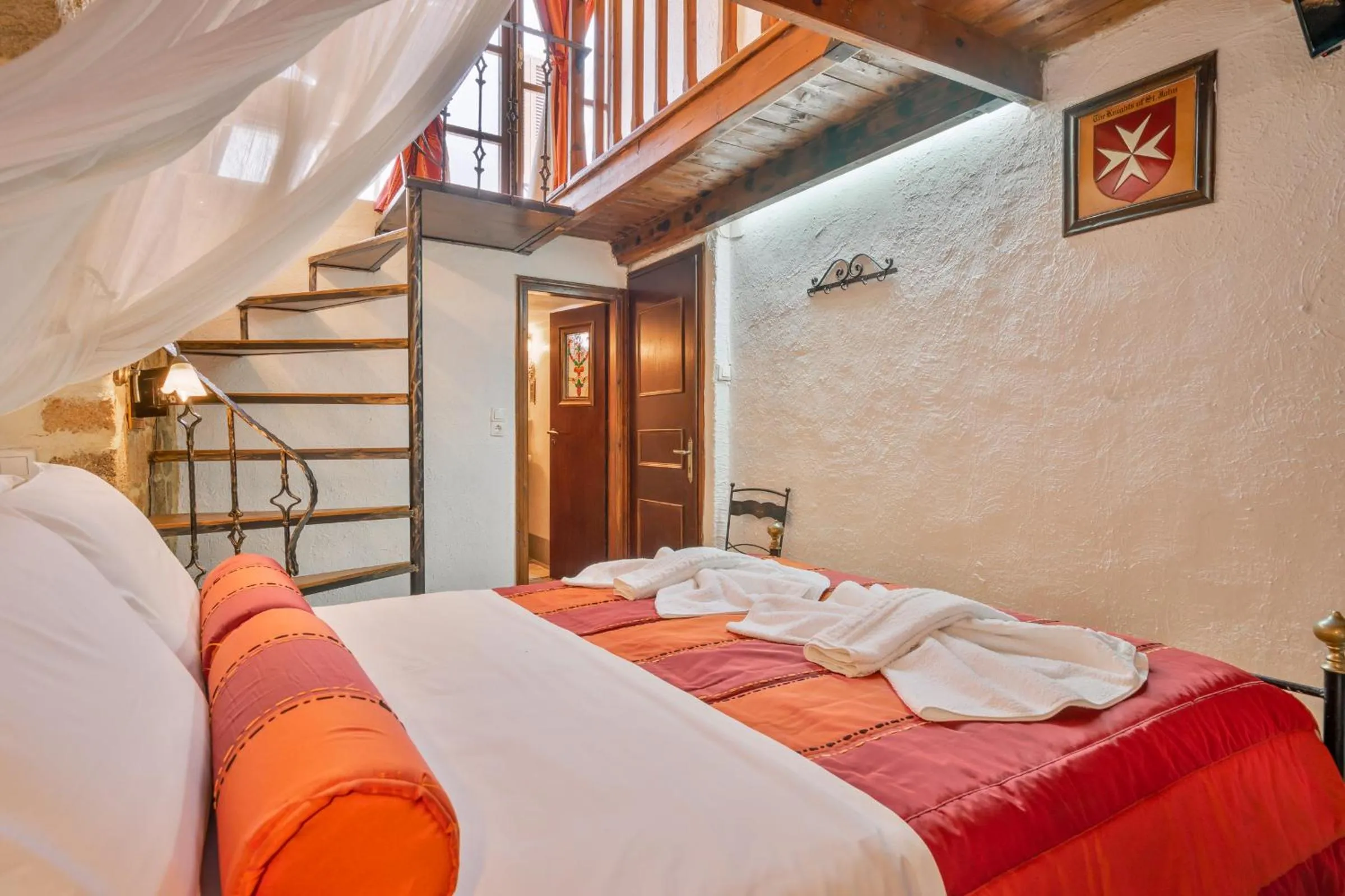 Photo of the whole room, Bed in Cava d'Oro