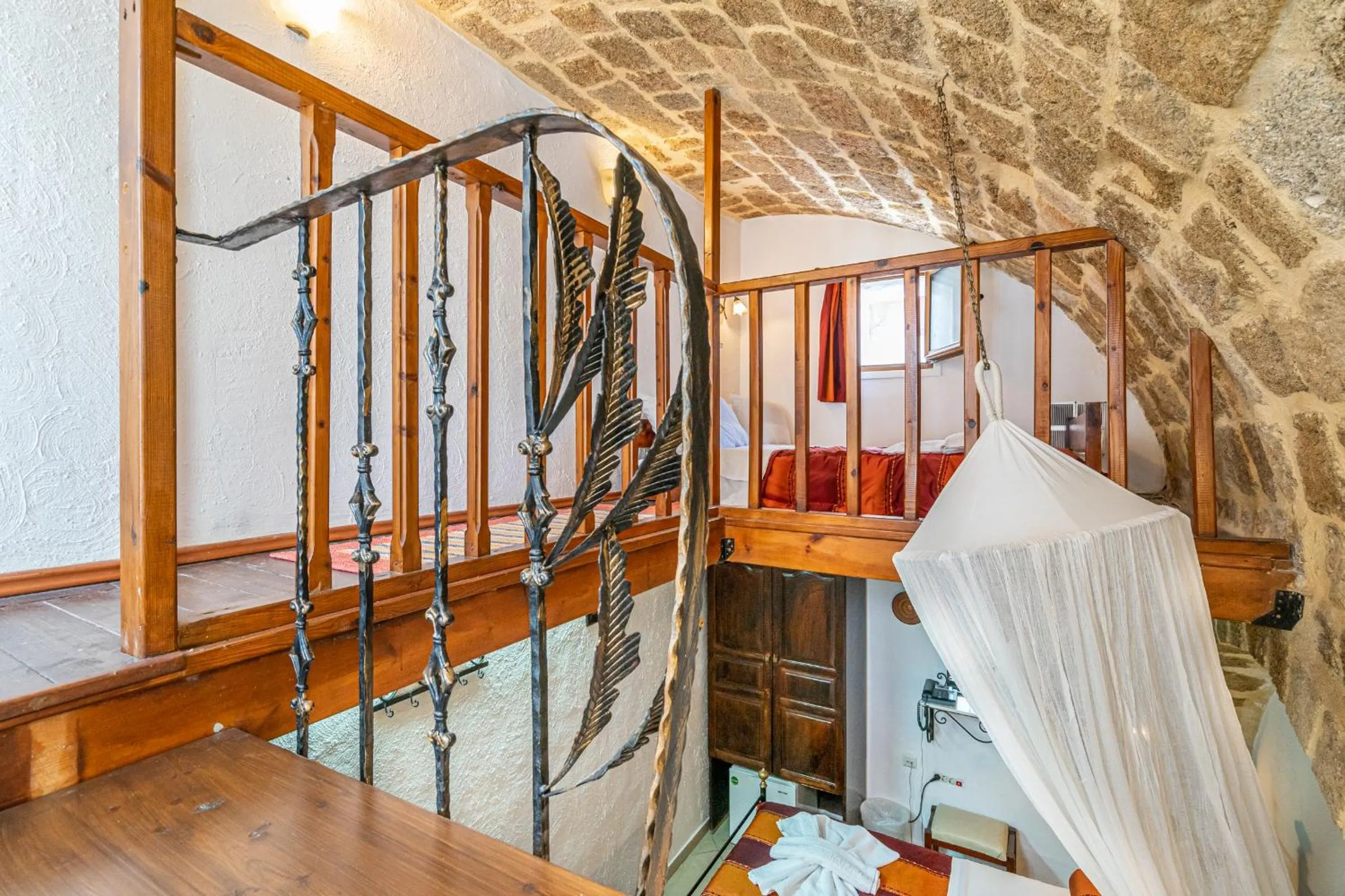 Photo of the whole room, Bed in Cava d'Oro