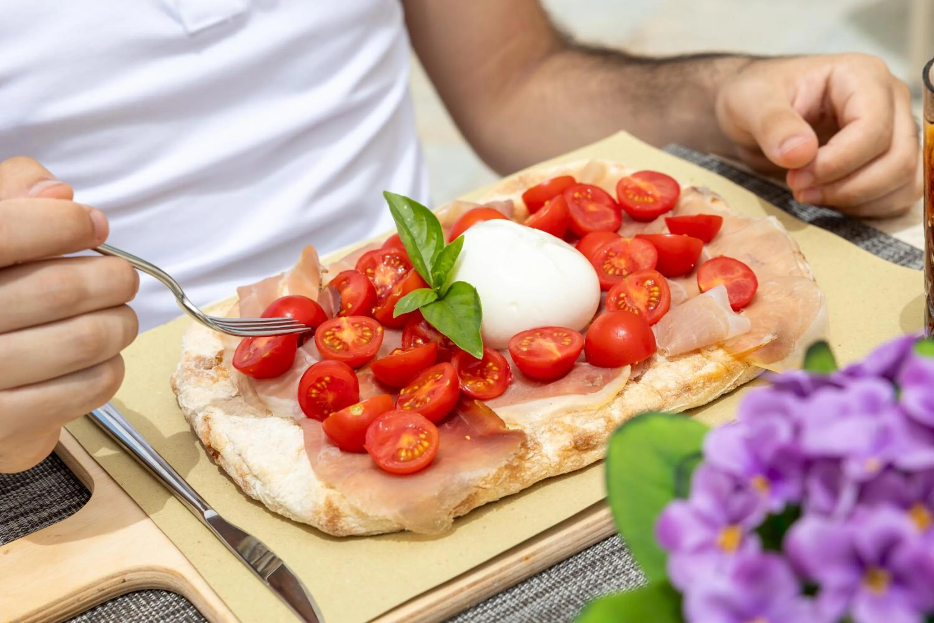 Food and drinks in Hotel Baia di Nora