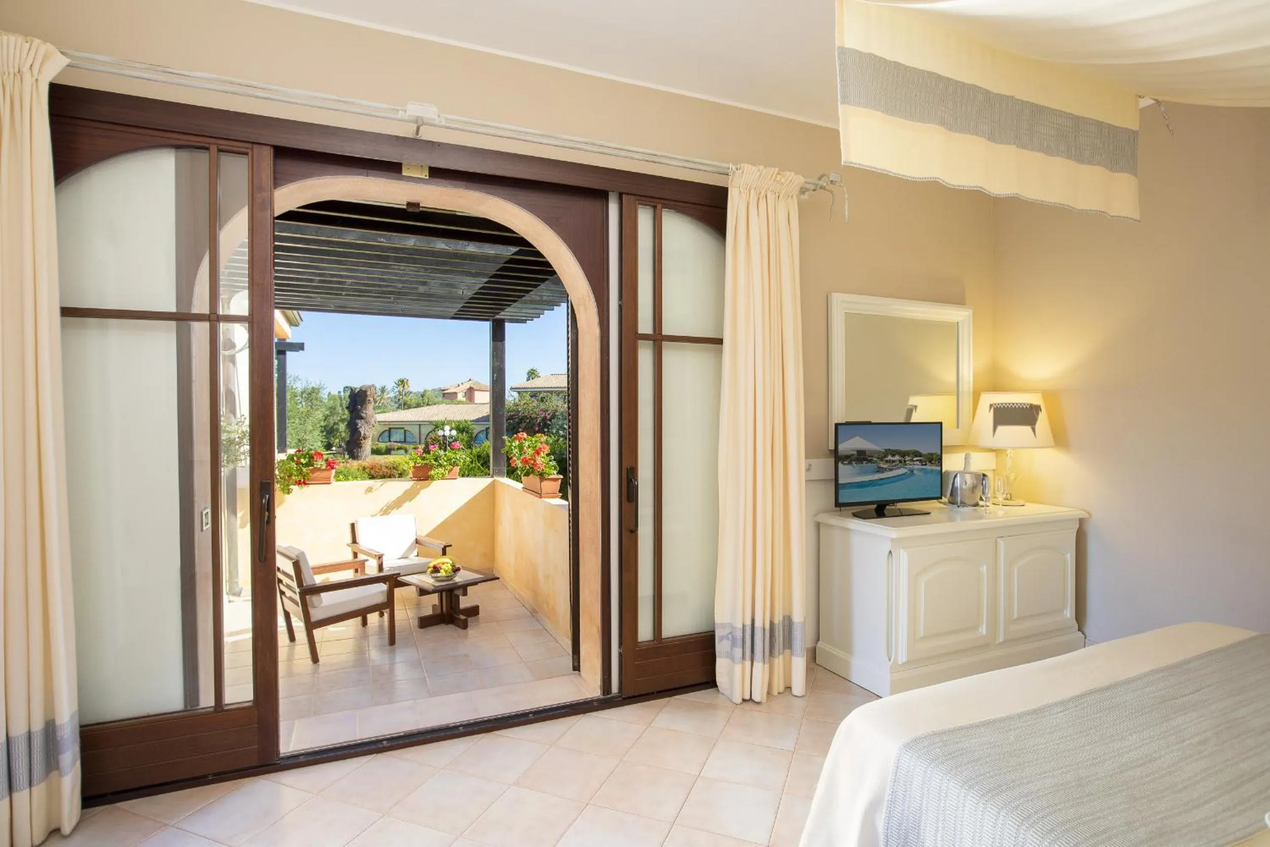 Bed in Hotel Baia di Nora