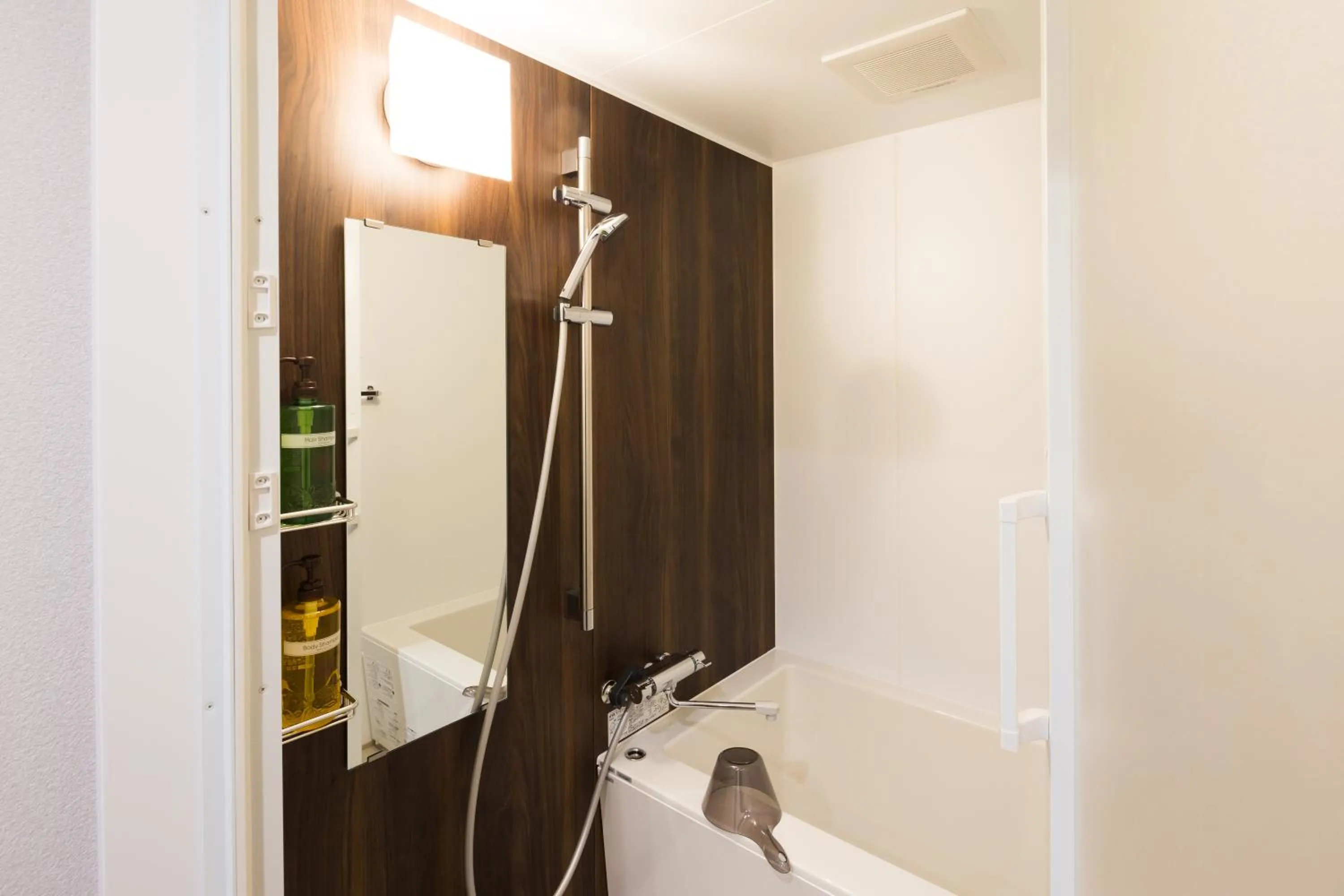 Shower in Kyoto Riverview House Kyoraku