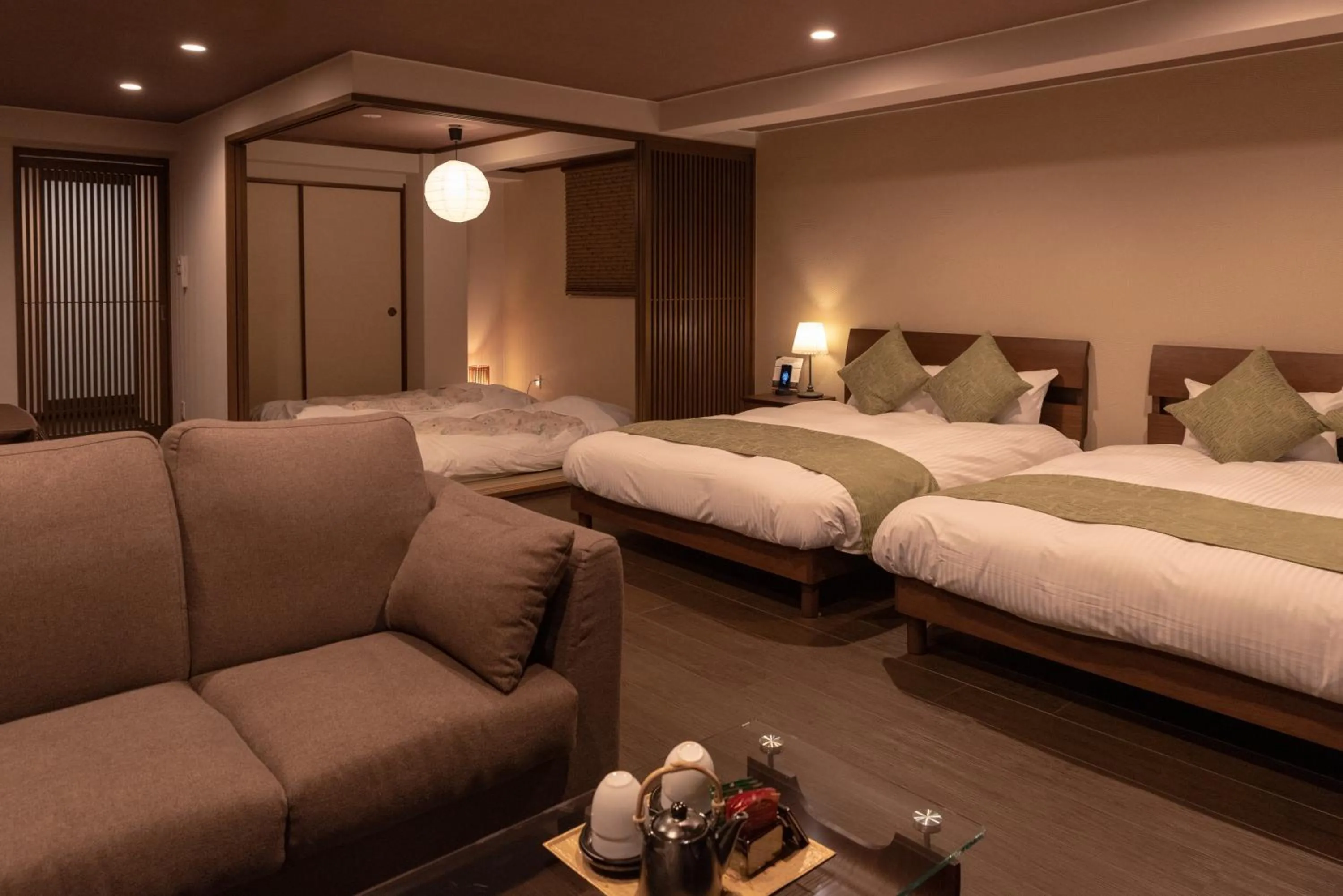 Photo of the whole room, Bed in Kyoto Riverview House Kyoraku