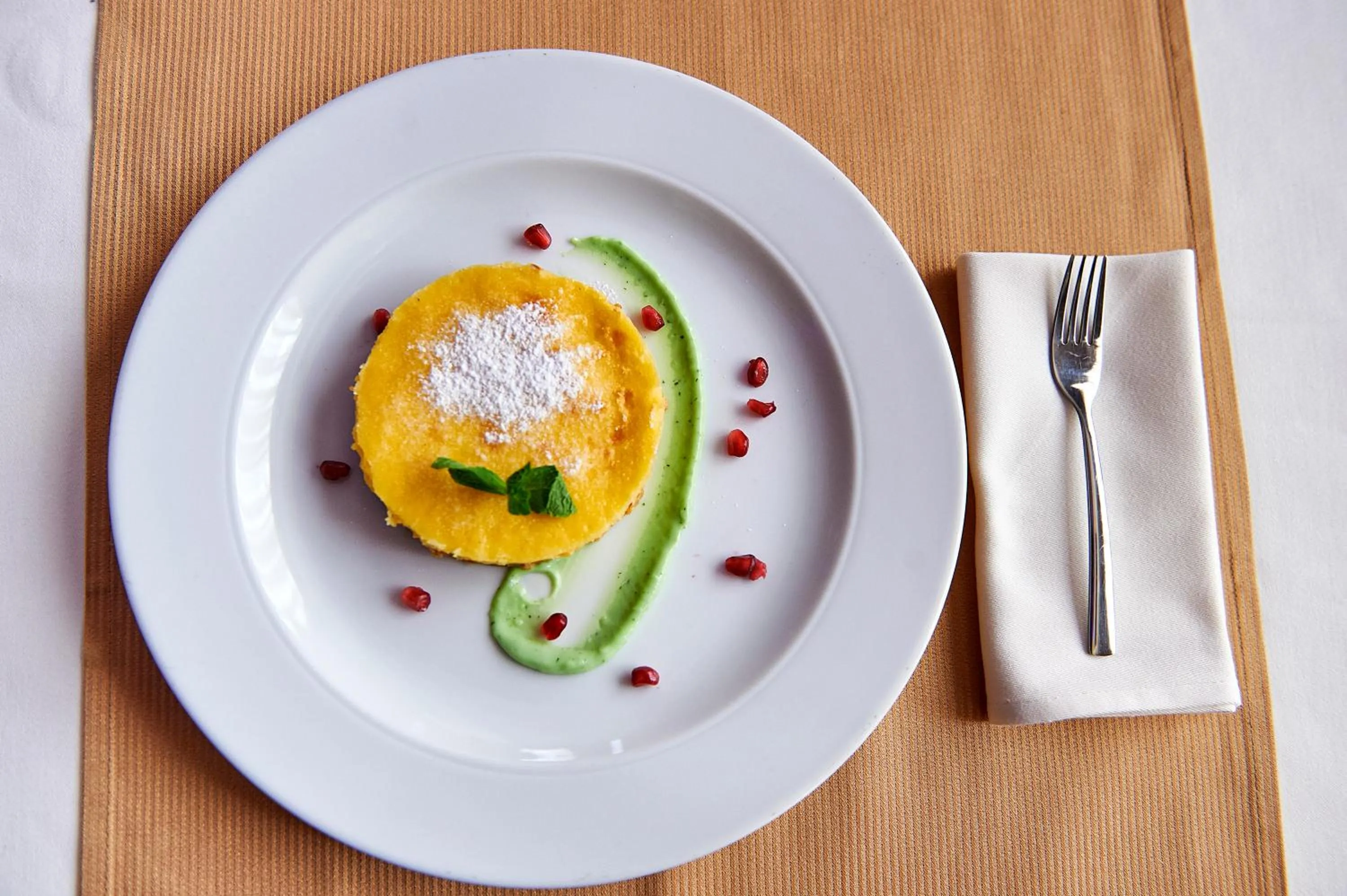 Restaurant/places to eat in Platinum Image Hotel